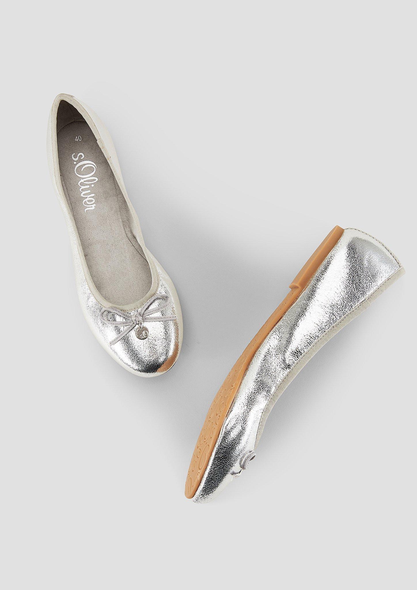 Femmes Ballerines d'aspect métallisé en argent de s.Oliver