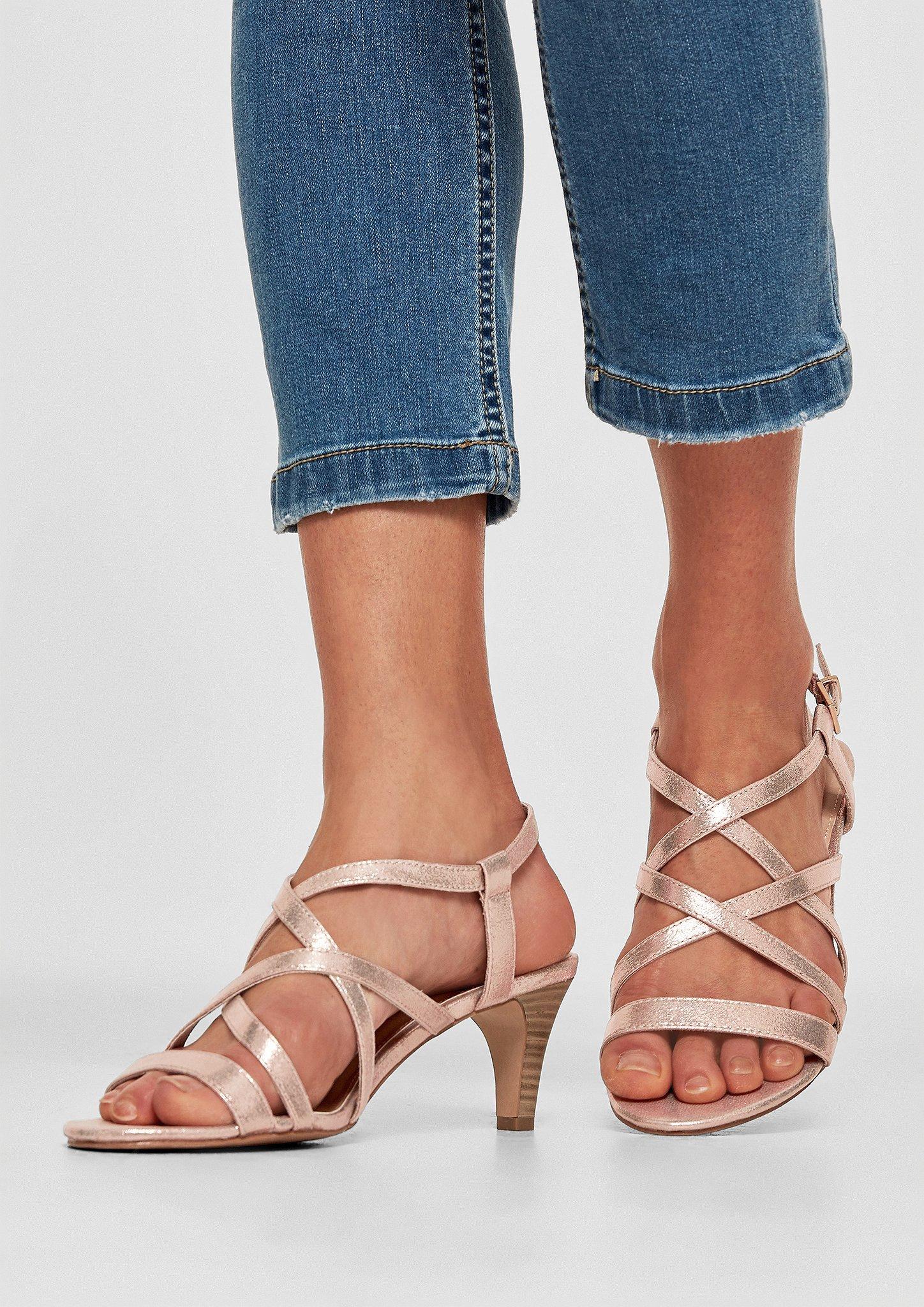 Absatz-Sandalen in 544