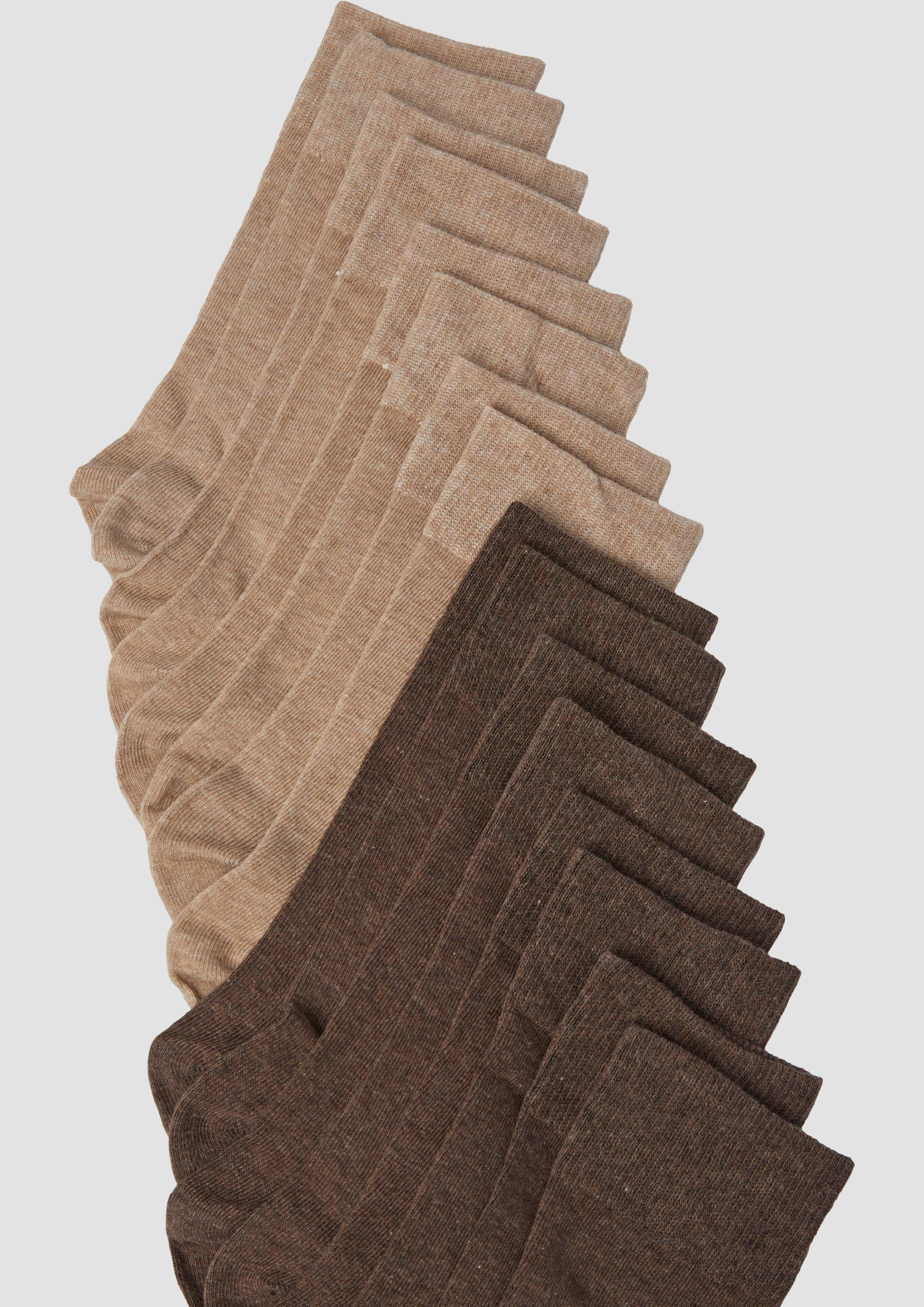 Socken in 8200, 1000, 9901, 9600, 5900 & 9300