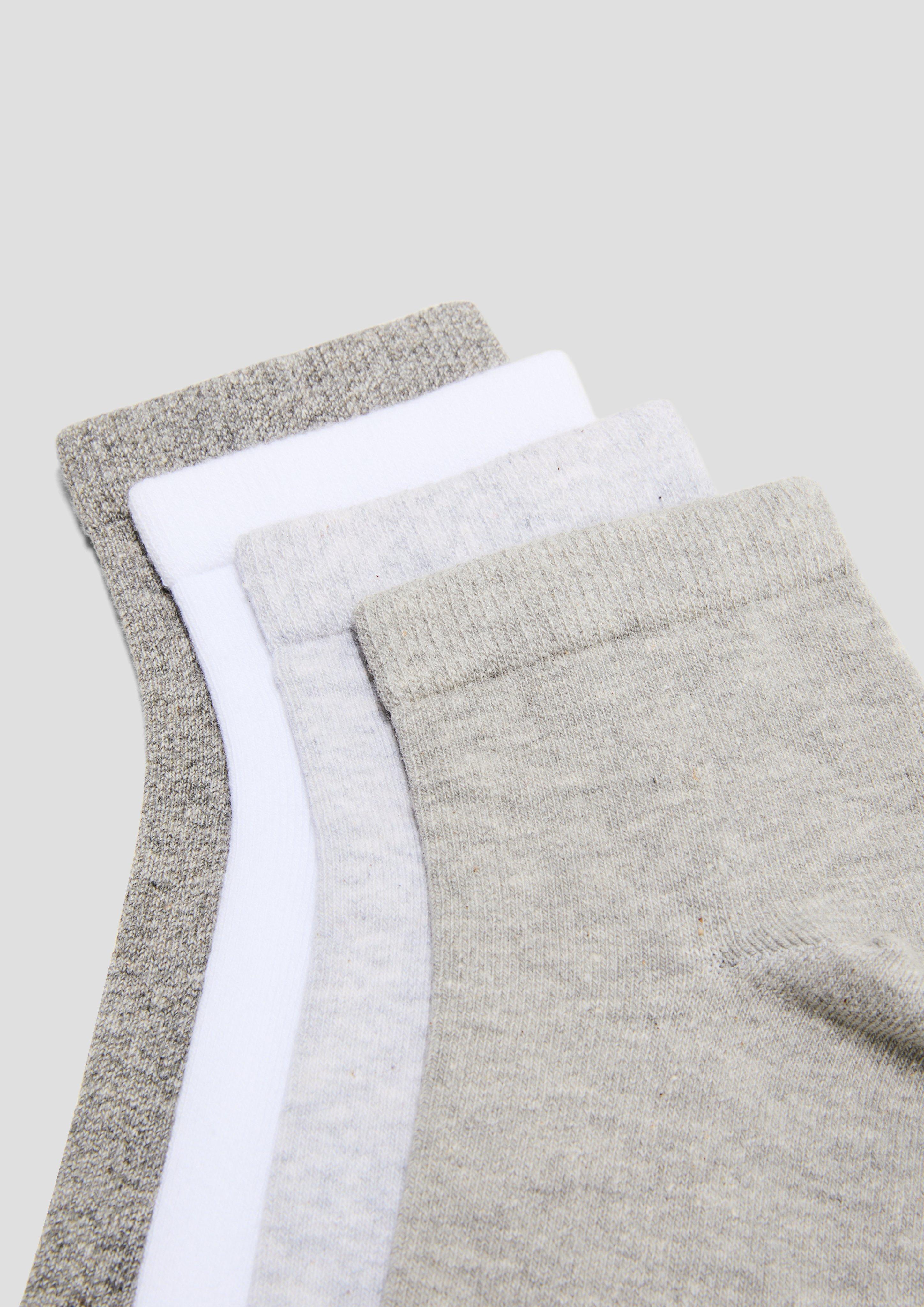 Socken in 0102, 8200, 9901, 0101, 5800, 9900, 0100 & 5900