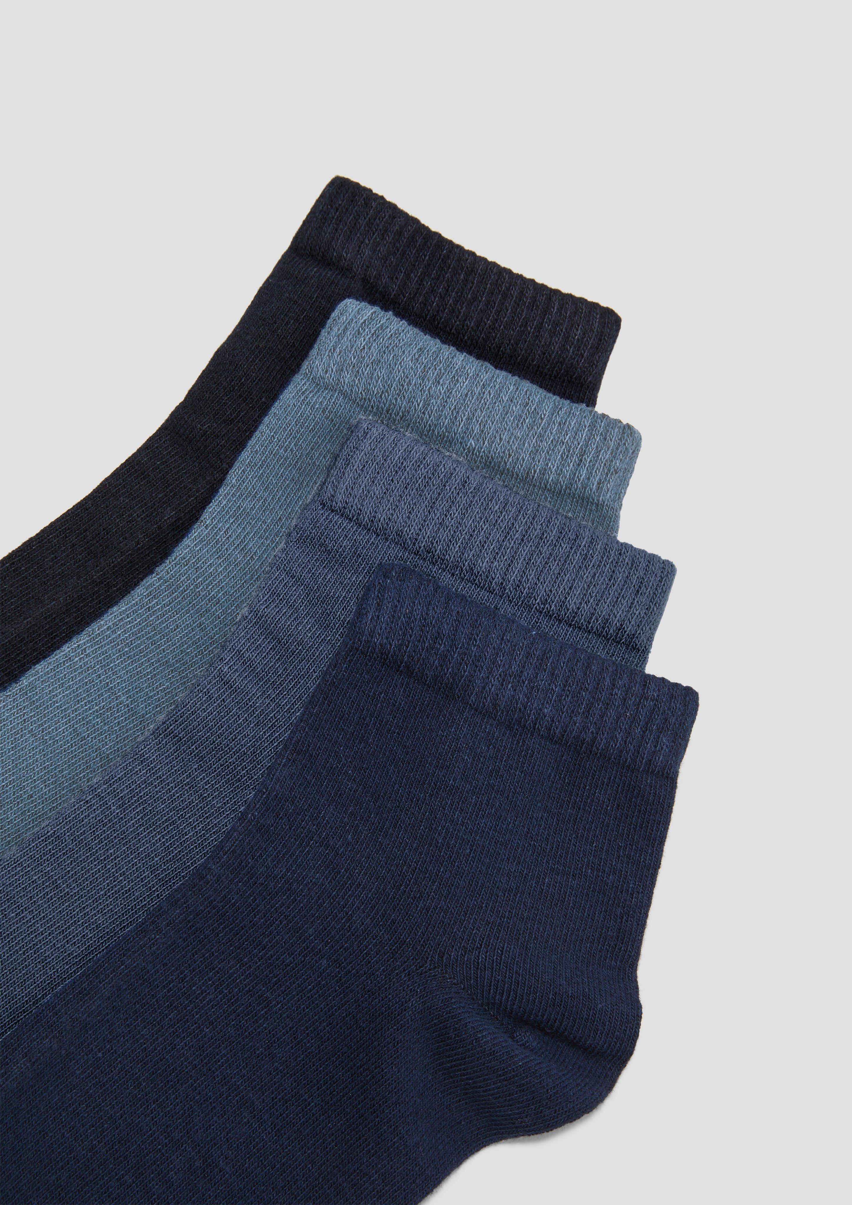 Socken in 5900, 8200, 9901, 0101, 0102, 5800, 9900 & 0100
