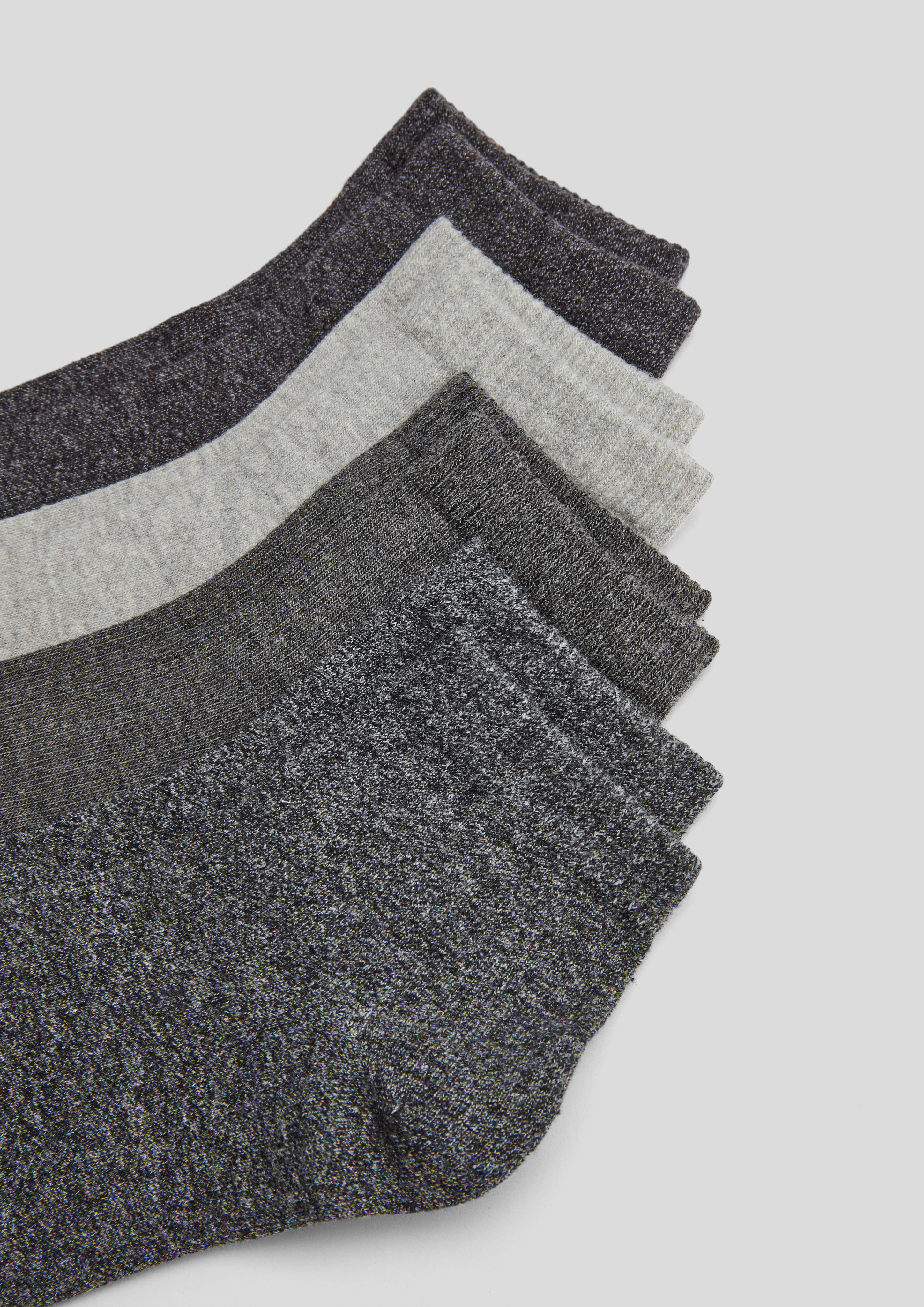 Socken in 9901, 8200, 0101, 0102, 5800, 9900, 0100 & 5900