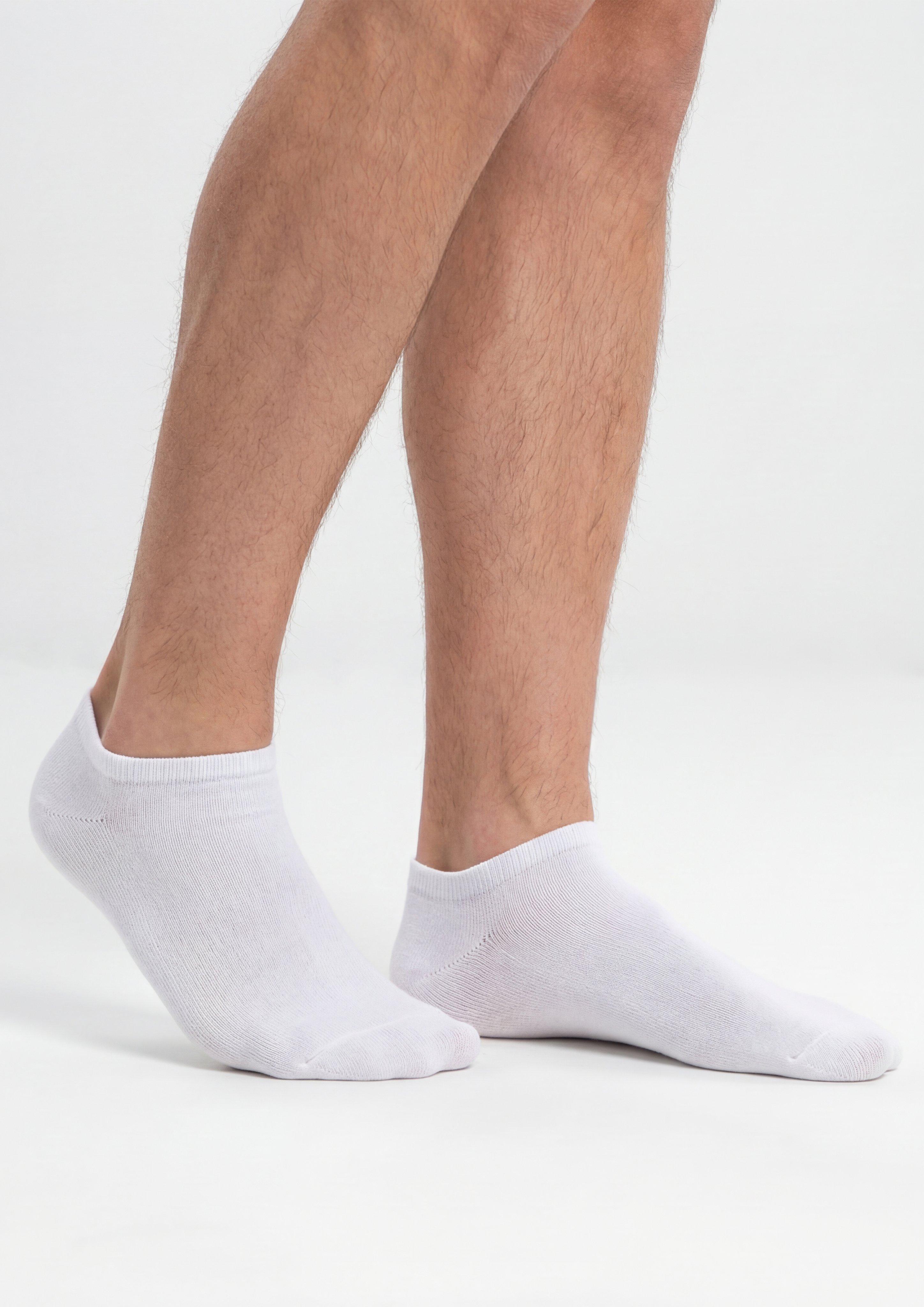 Trainers in 0101, 9901, 5800, 0102, 9900, 5900, 0100, 8200 & 4200