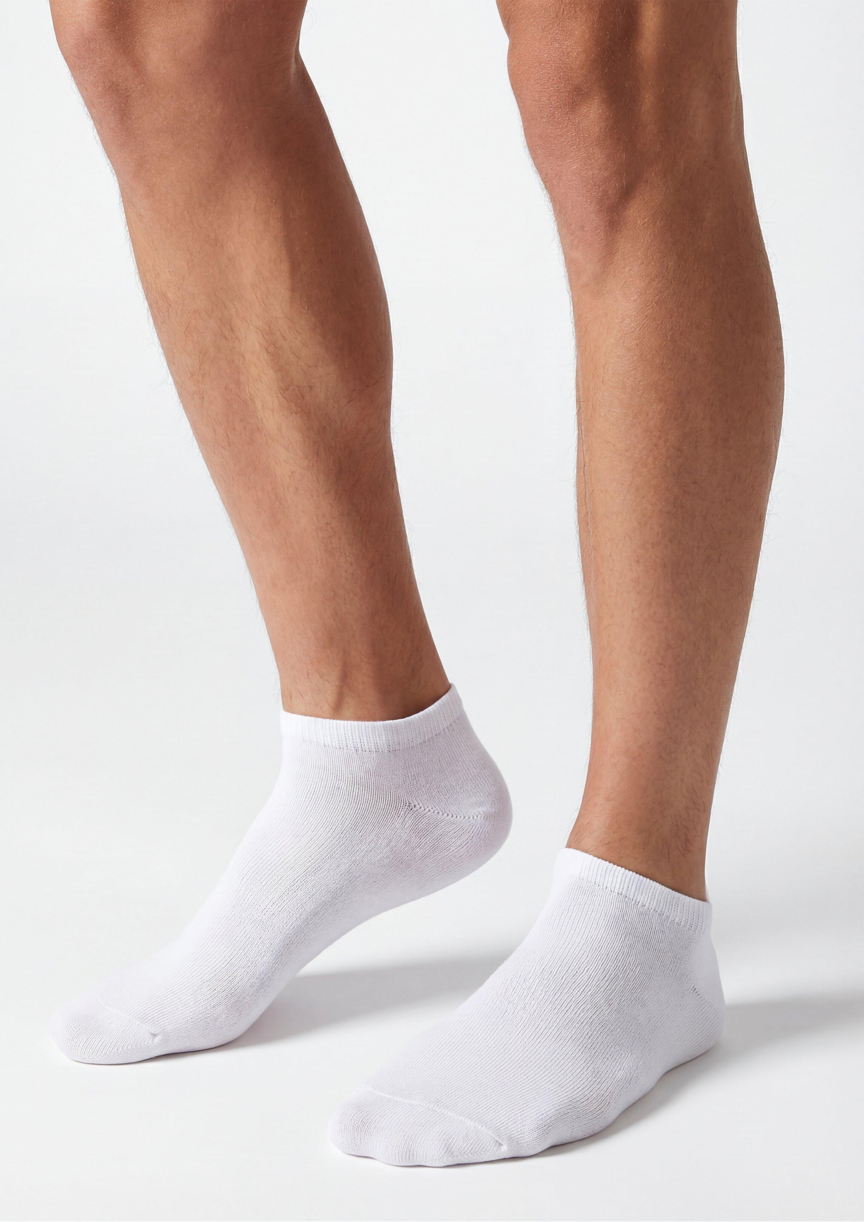 Trainers in 4200, 9901, 5800, 0101, 0102, 9900, 5900, 0100 & 8200