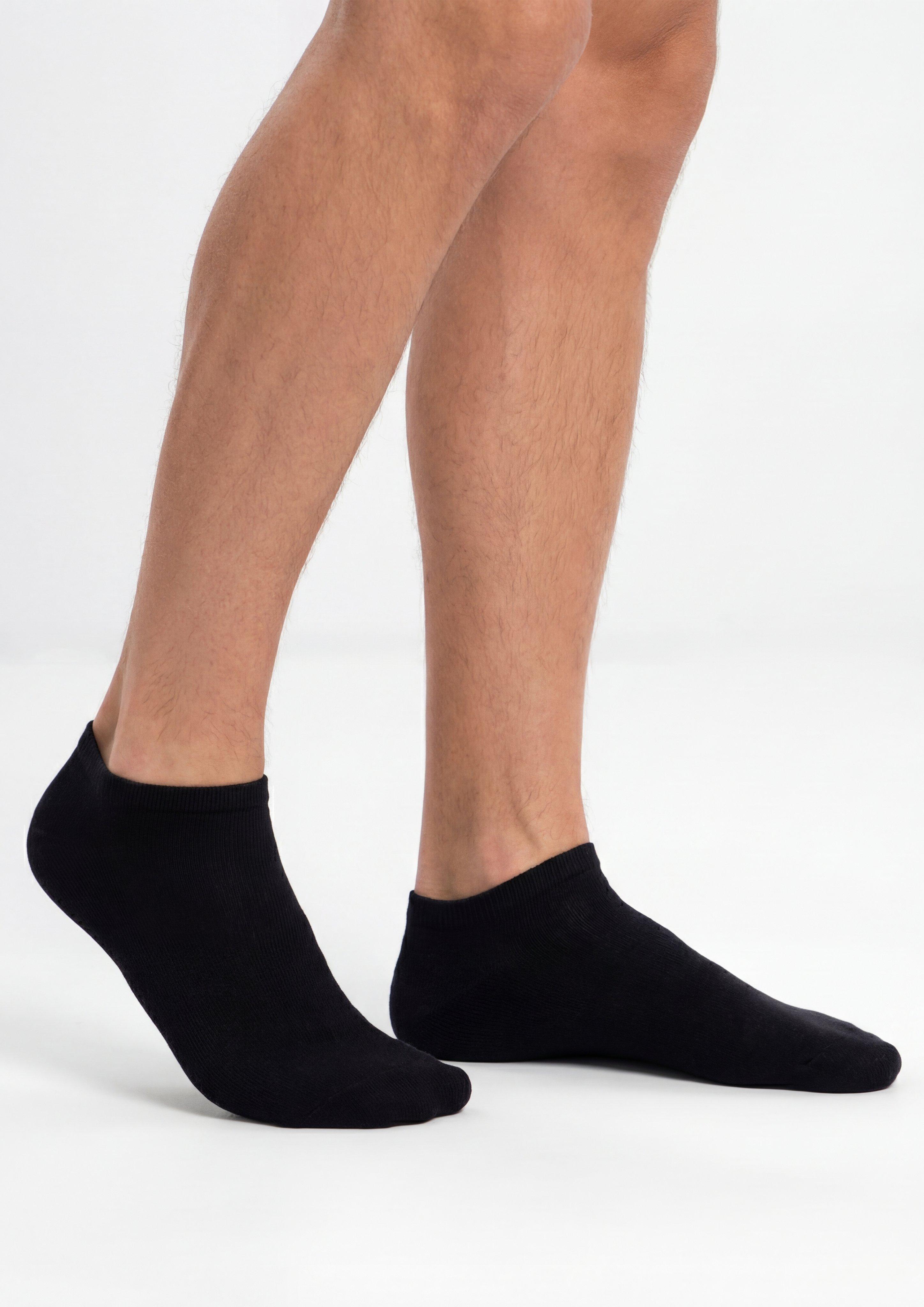 Trainers in 9900, 9901, 5800, 0101, 0102, 5900, 0100, 8200 & 4200