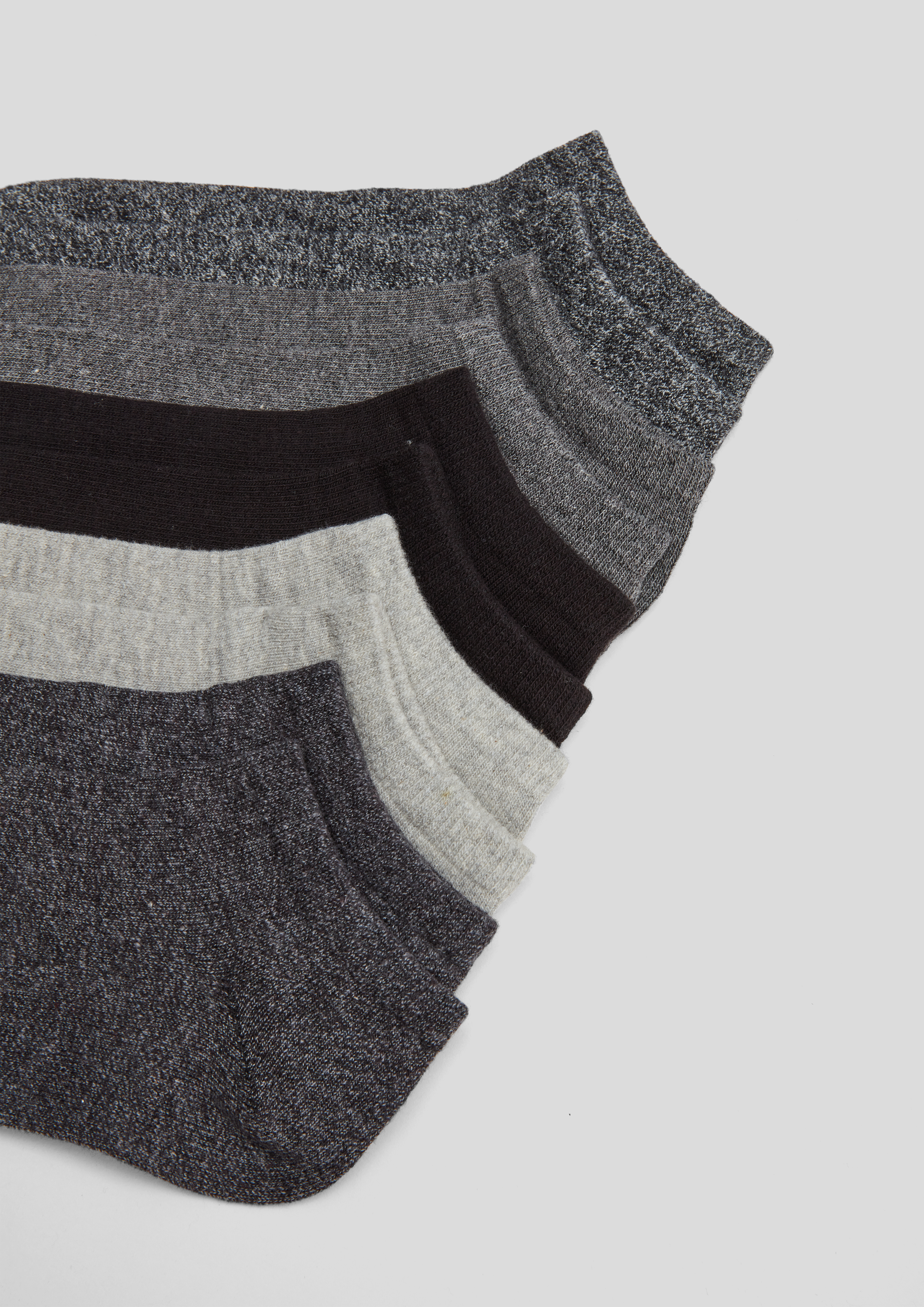 Sneakers in 9901, 5800, 0101, 0102 & 5900