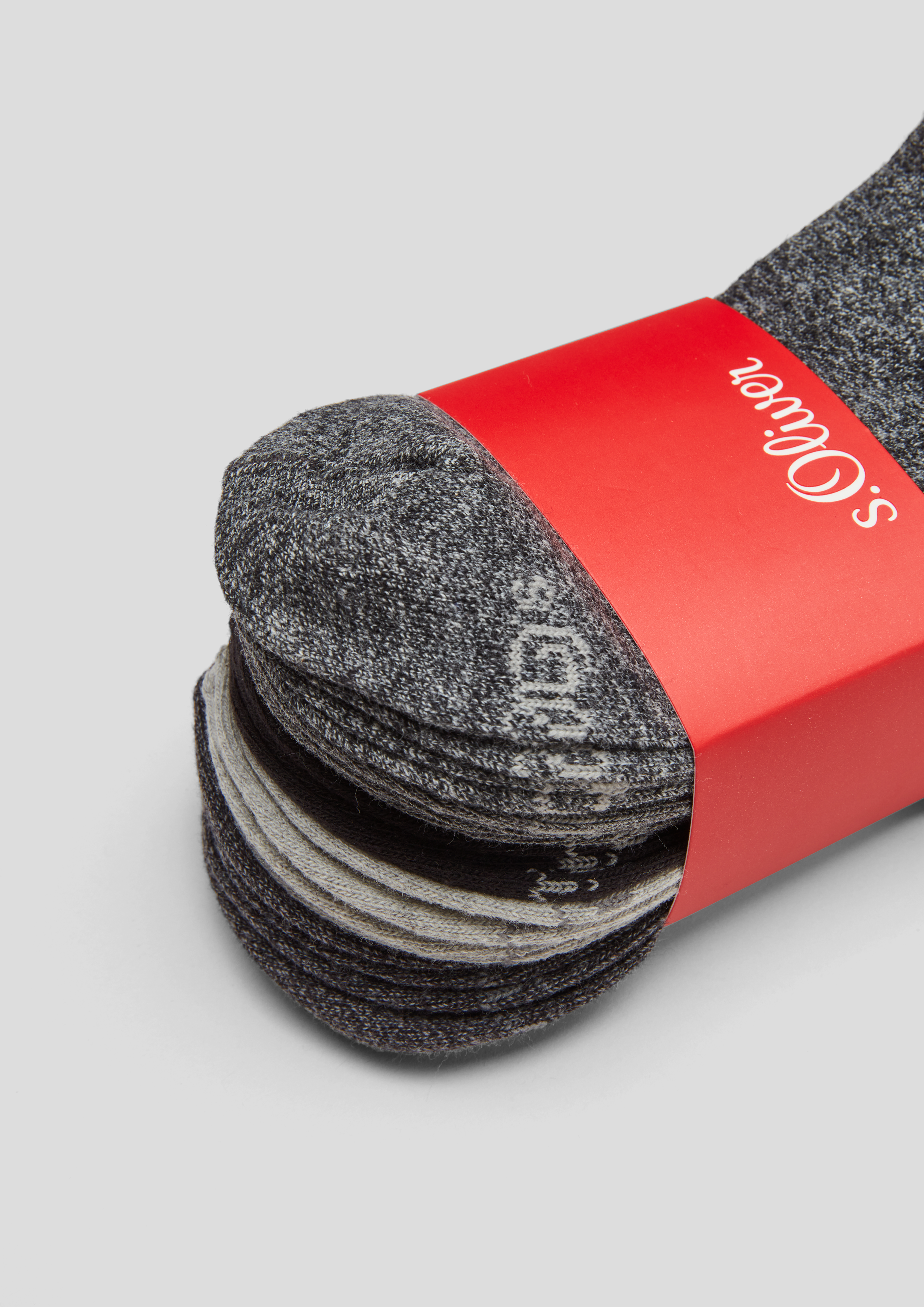 Sneakers in 9901, 5800, 0101, 0102 & 5900