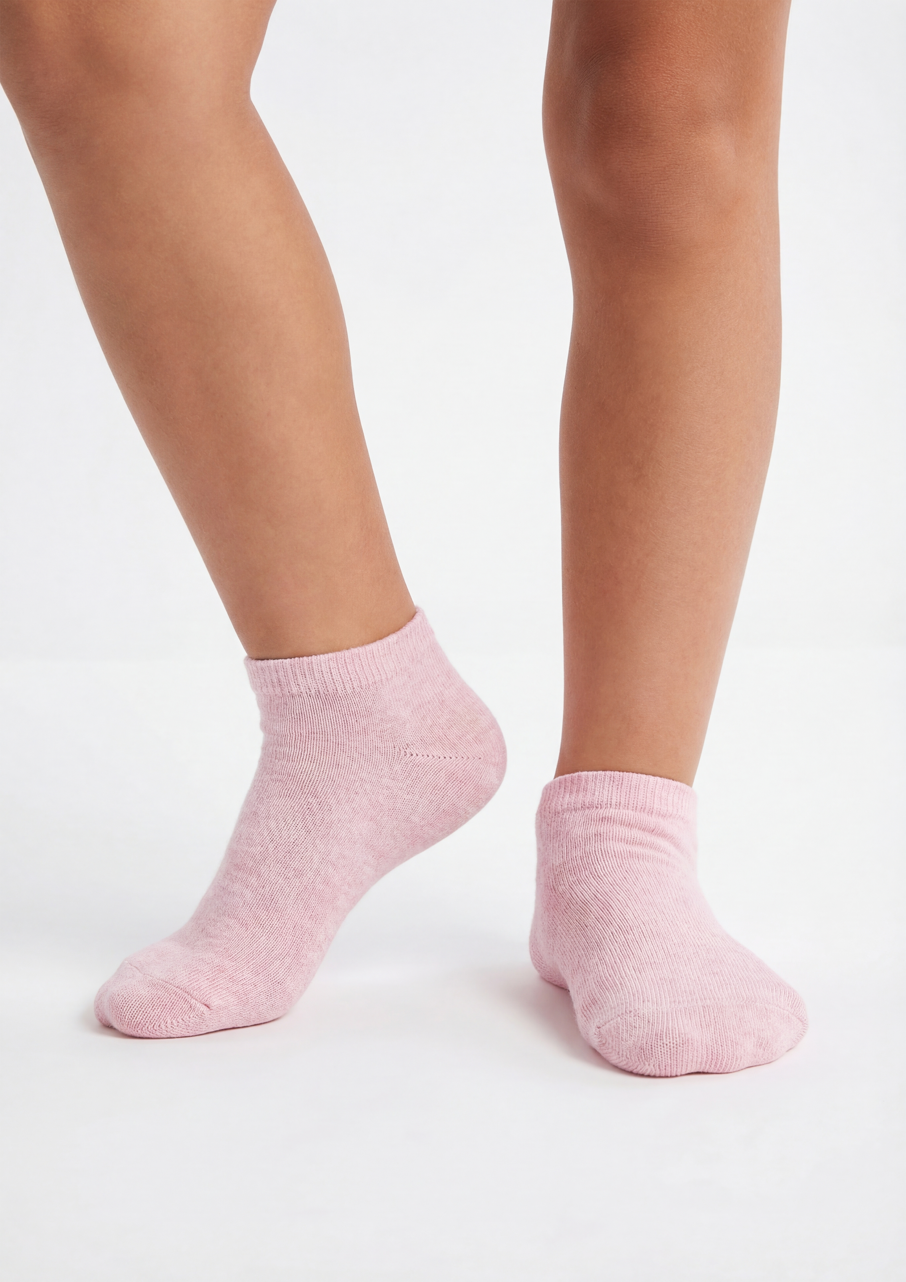 Sneakers in 4500, 0100 & 5700