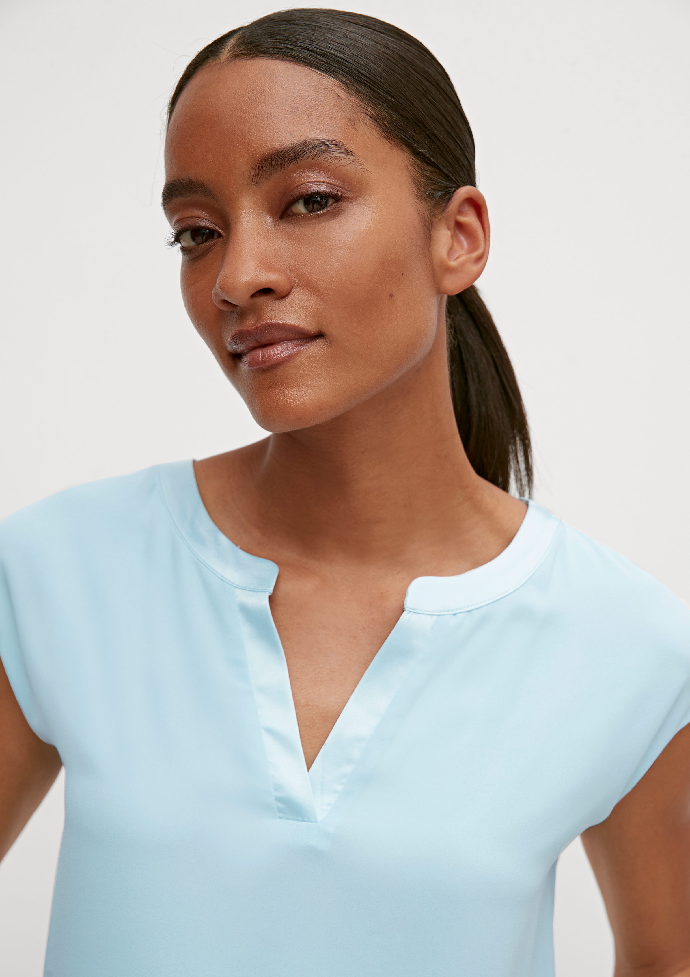 T-Shirt in 5100 & 8102