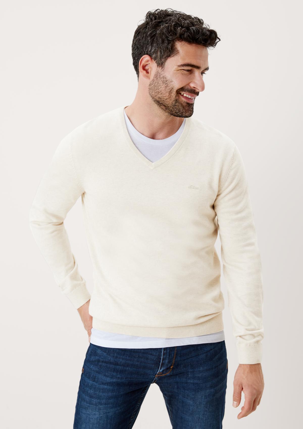s.Oliver Fine knit jumper with a V-neckline