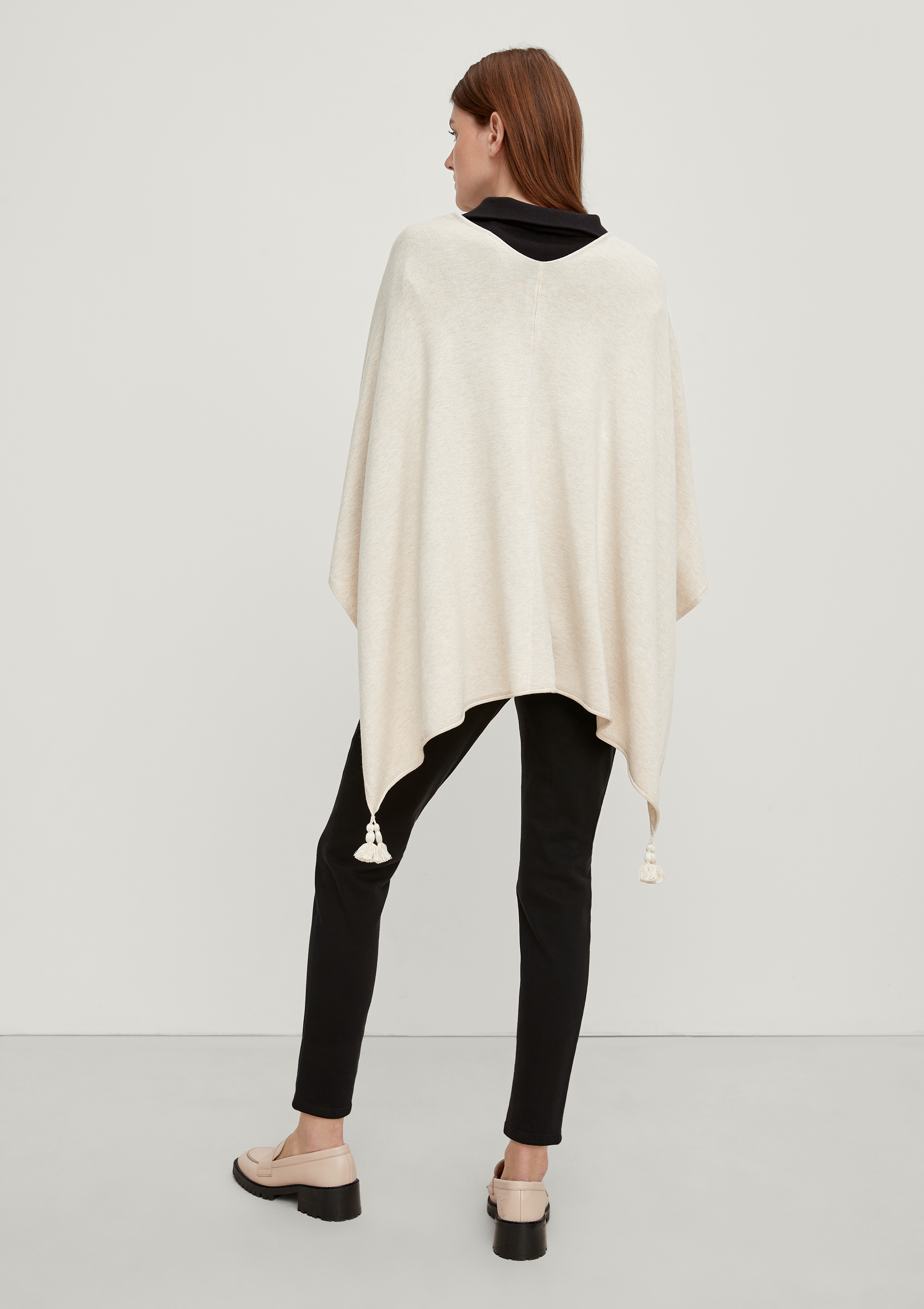 Šátek v  barvě od COMMA