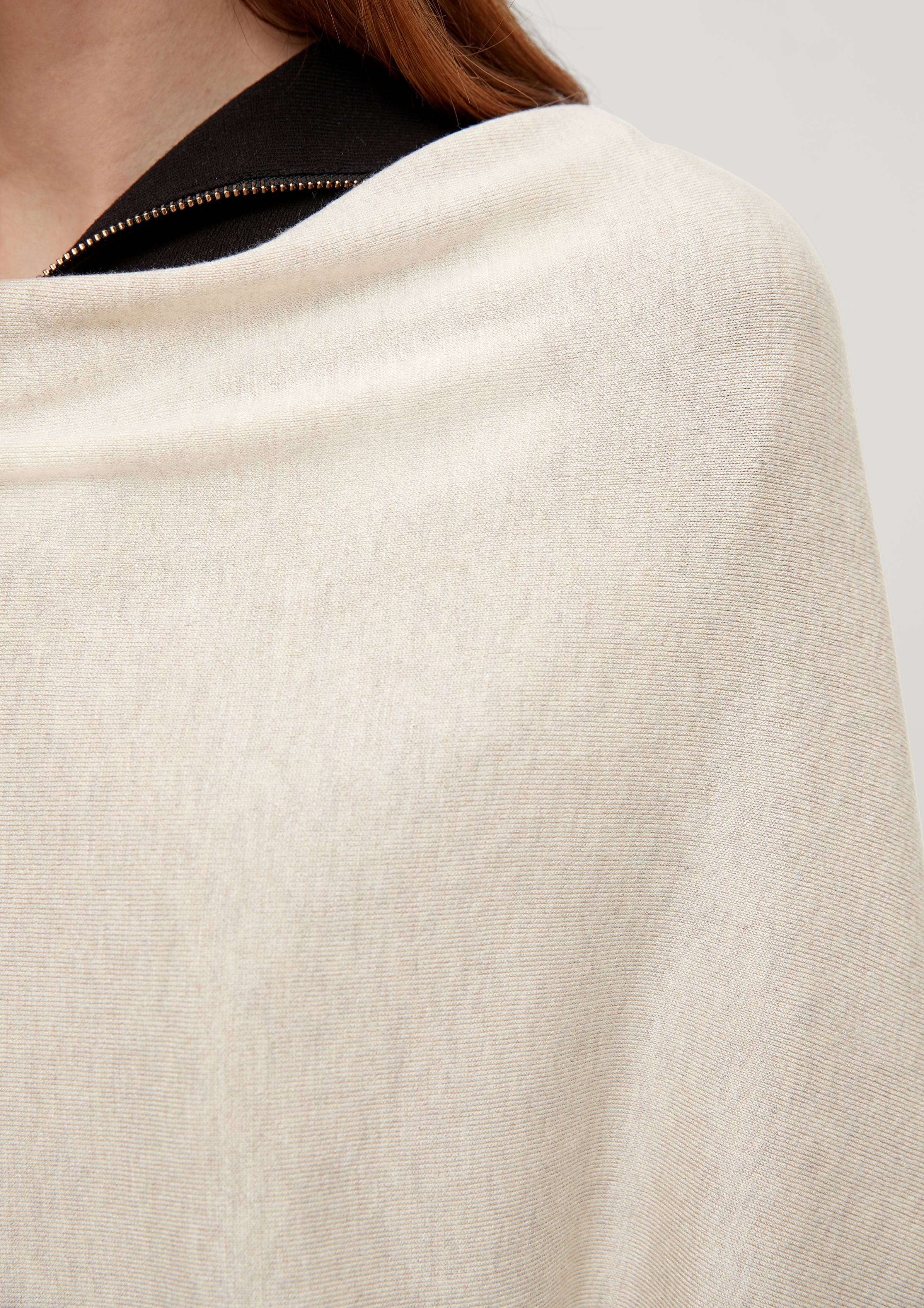 Šátek v  barvě od COMMA