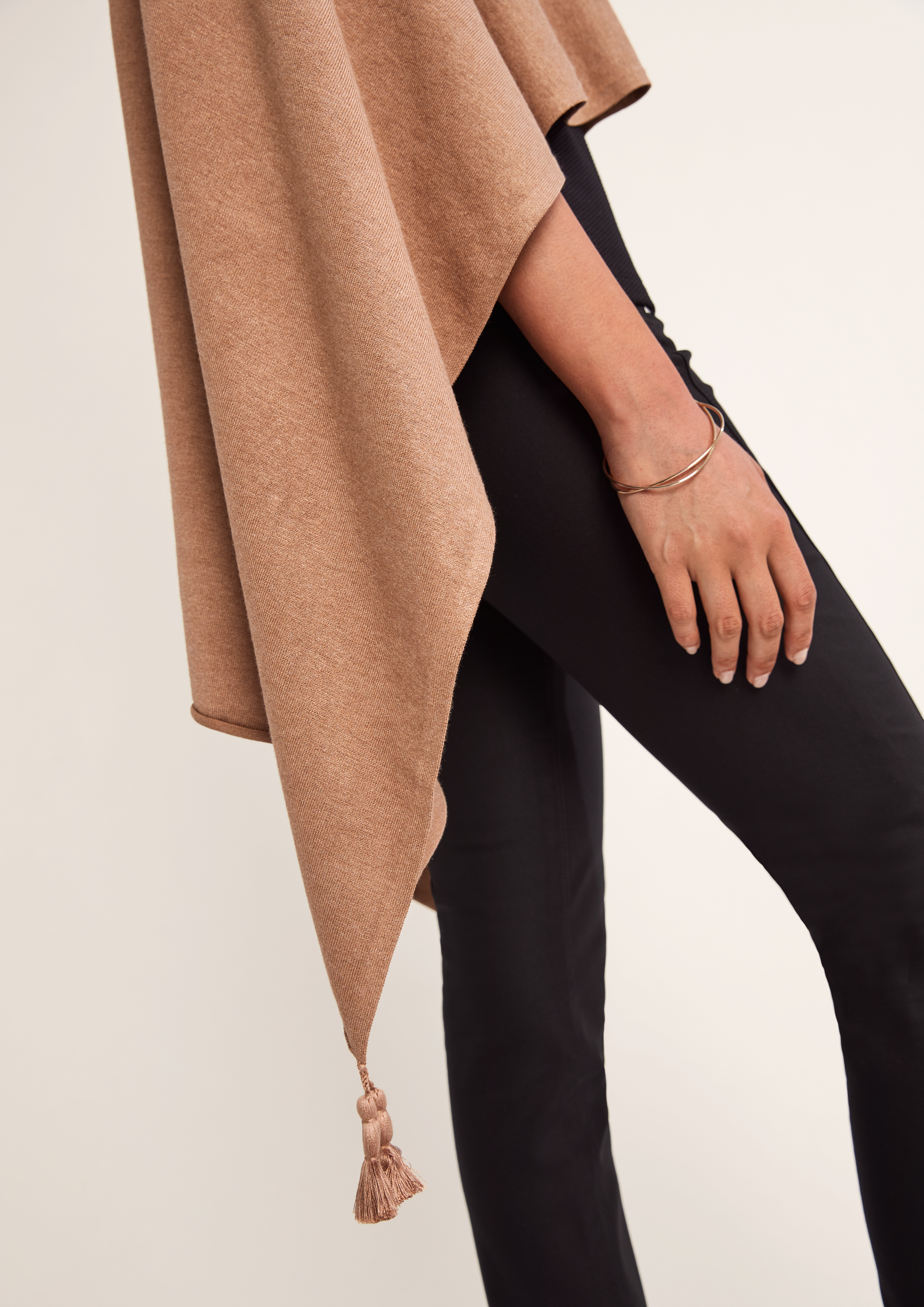 Šátek v  barvě od COMMA