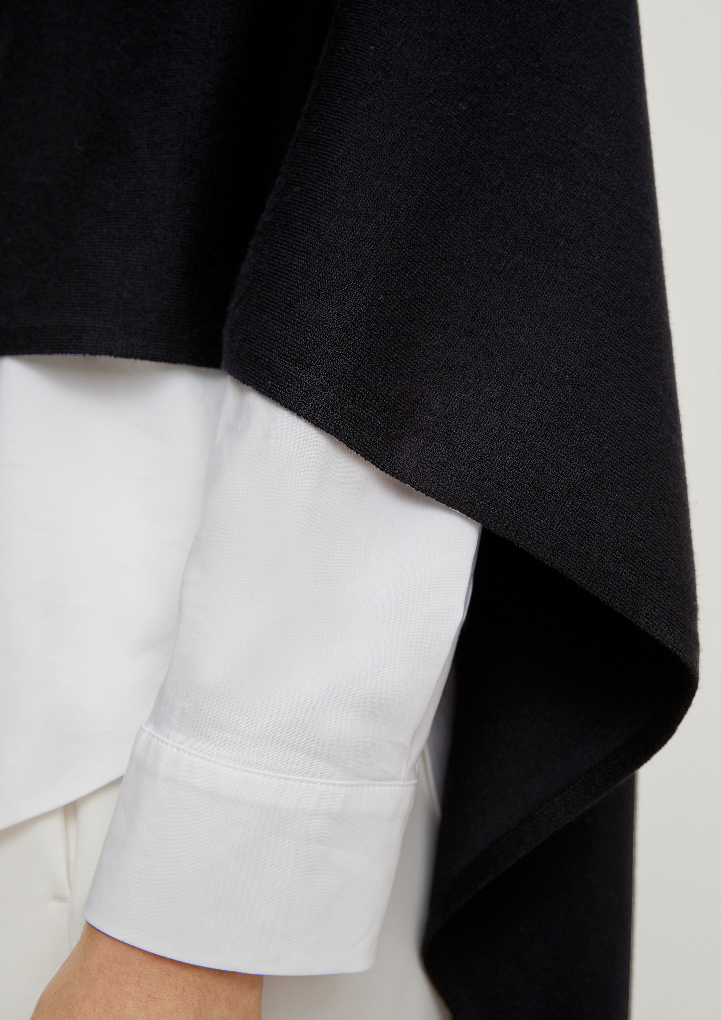 Šátek v  barvě od COMMA