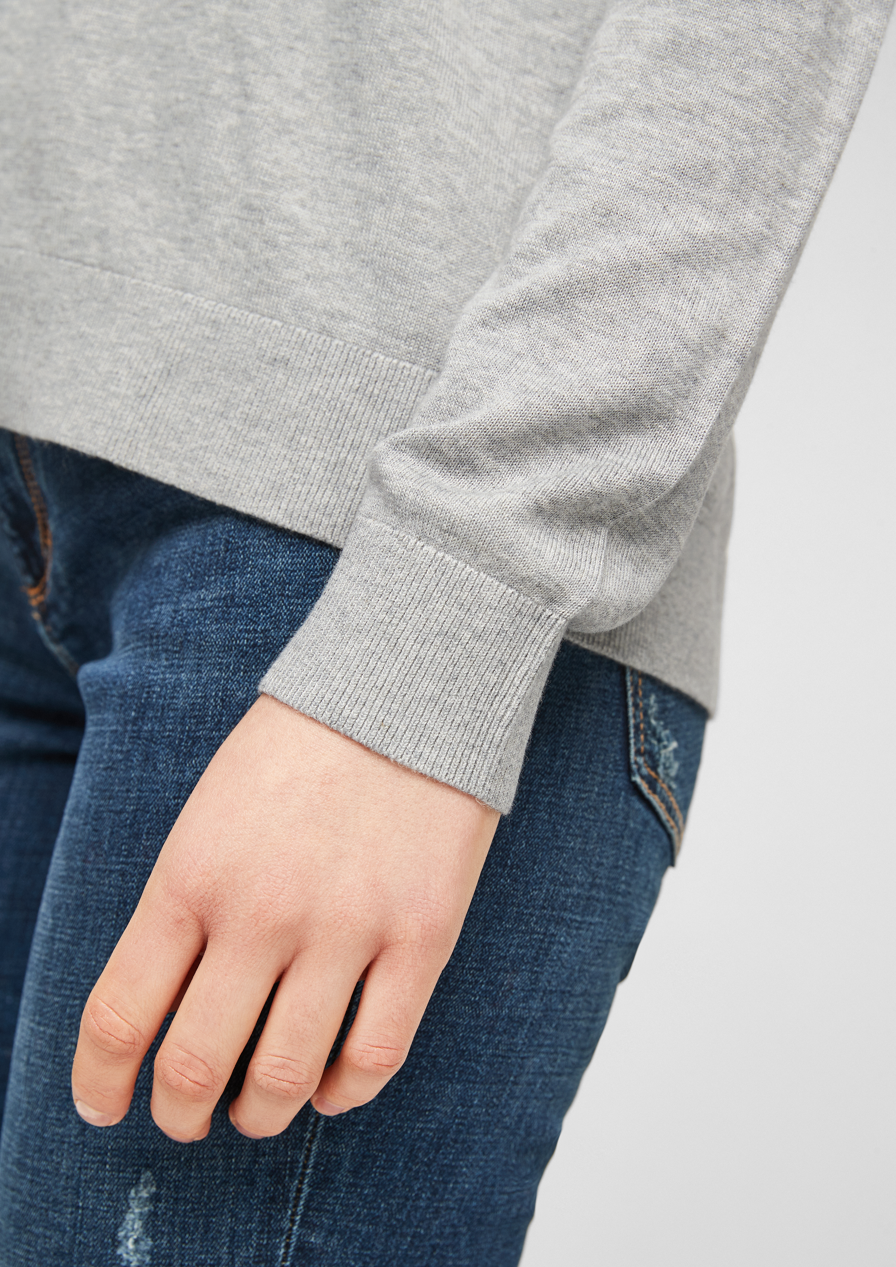 Sweter z dzianiny w kolorze 9400, 9999 & 5959