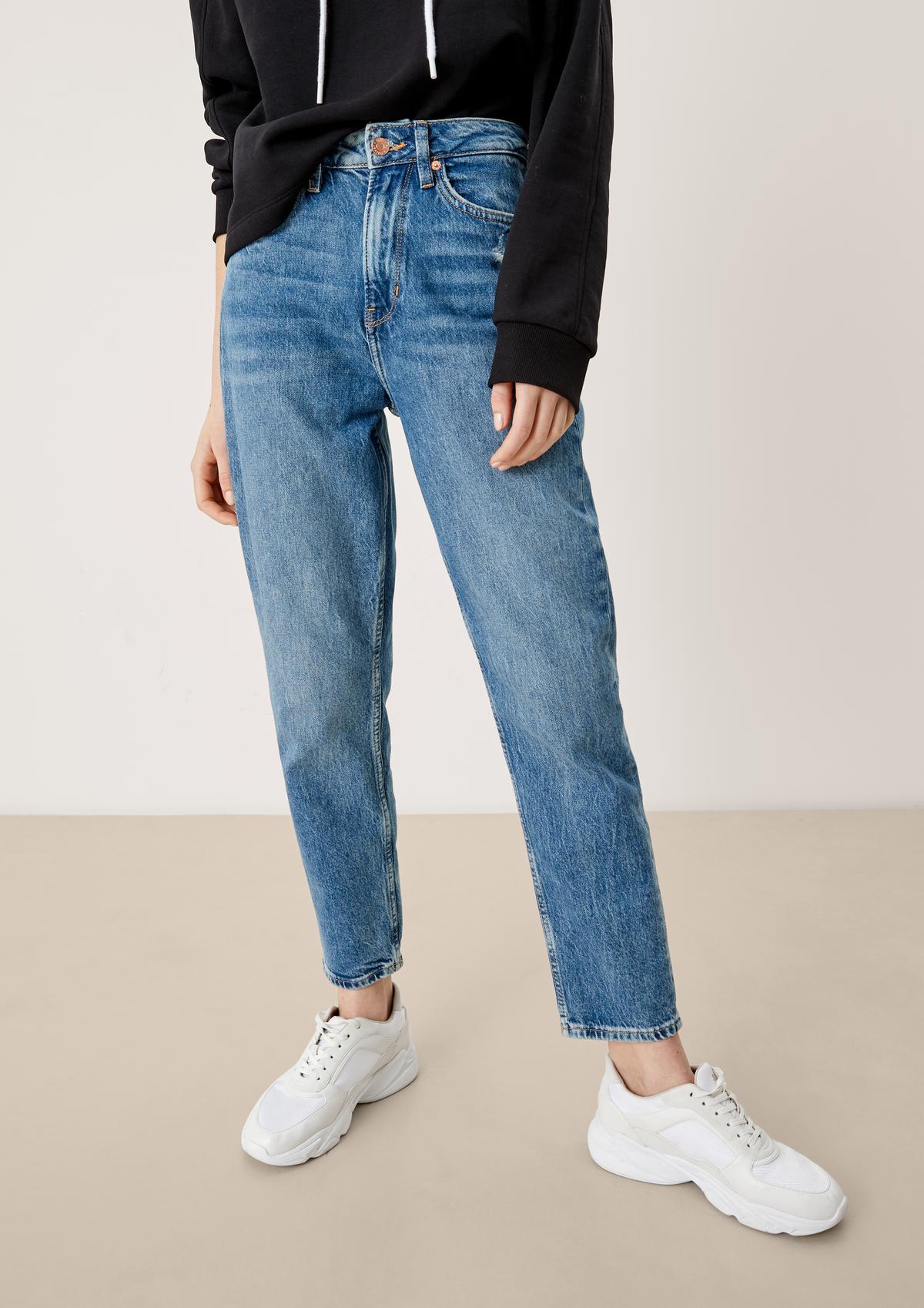 Regular: jeans met borduursels
