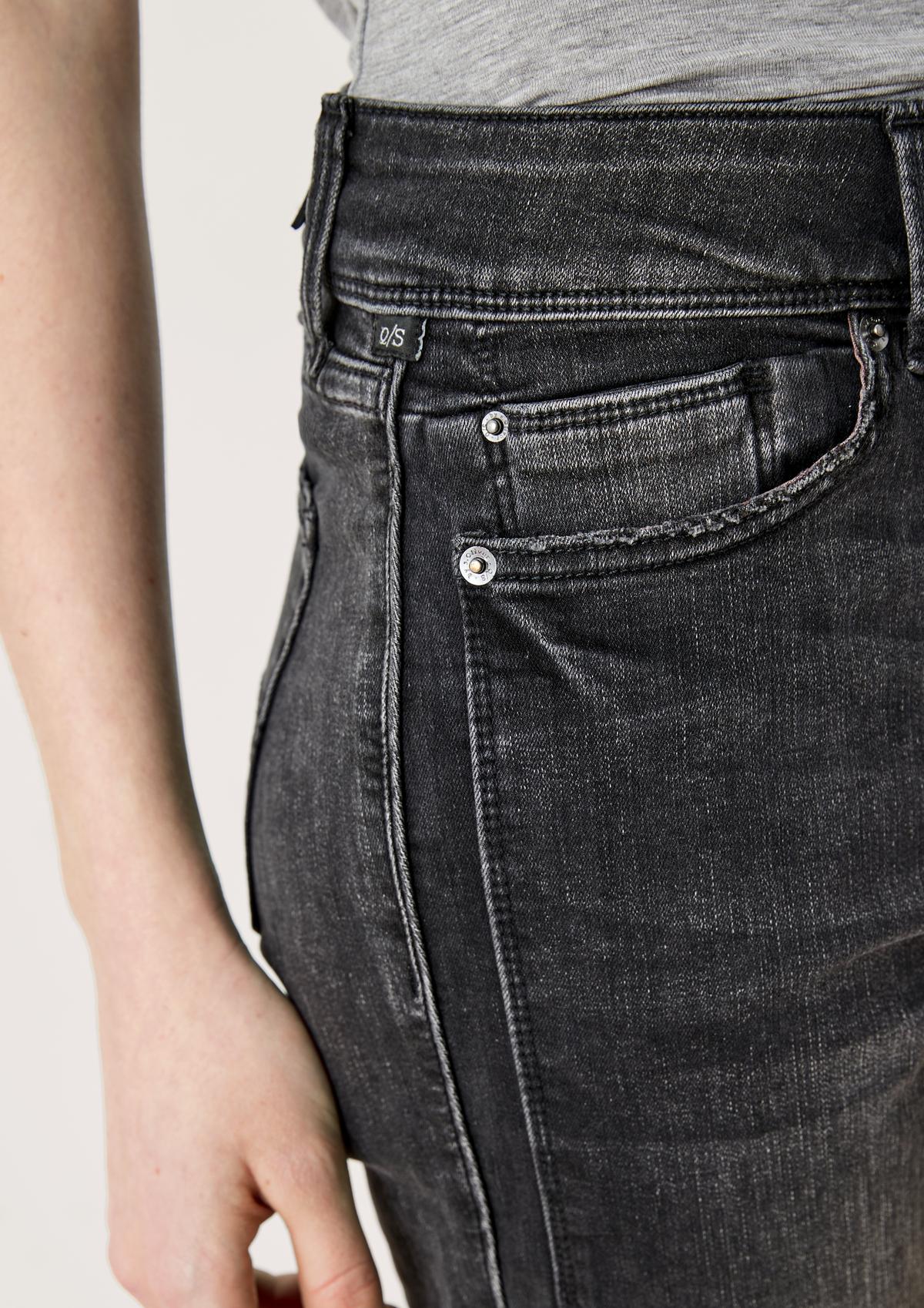 s.Oliver Slim: džínsy so spraným efektom