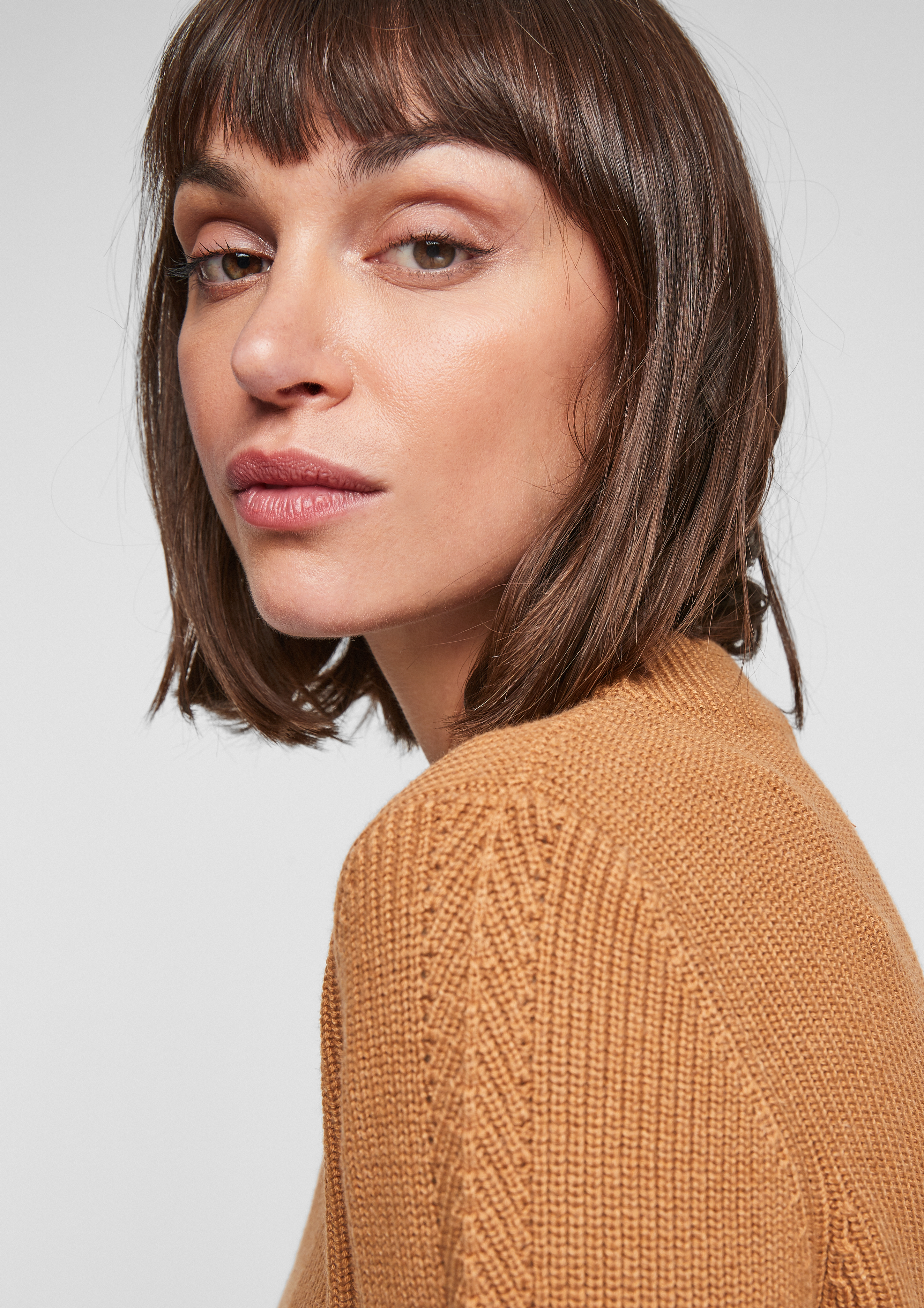 Pulover in 8469 & 9999