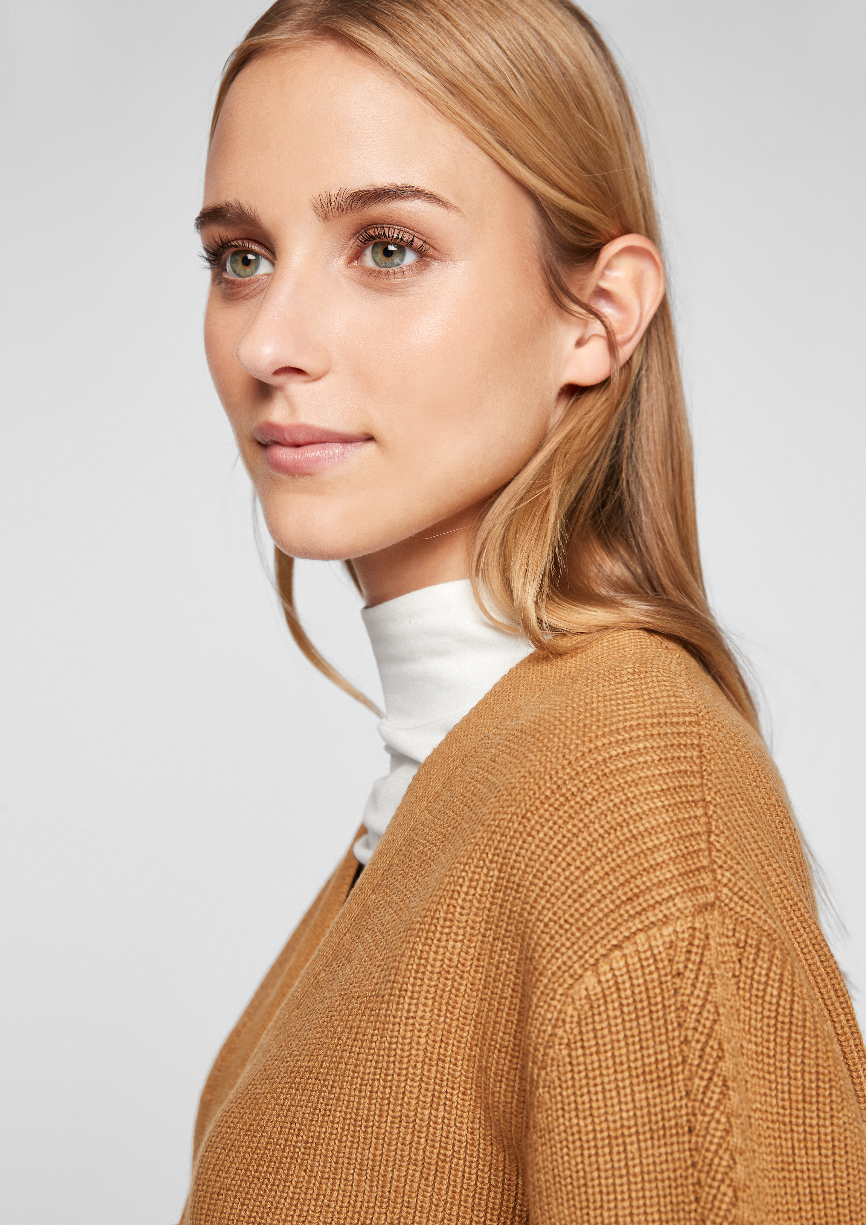 Strickjacke in 8469 & 9999