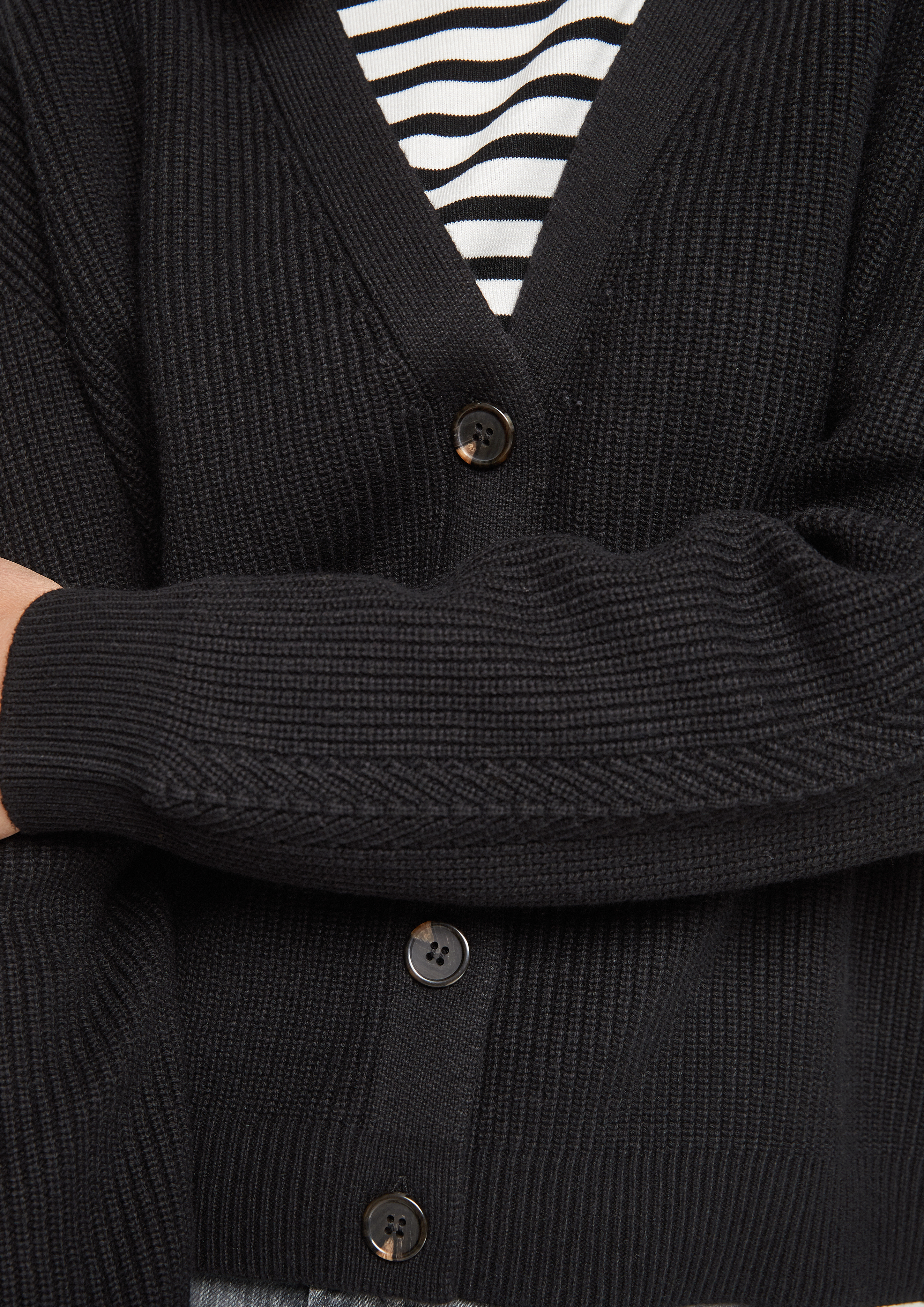 Strickjacke in 9999 & 8469