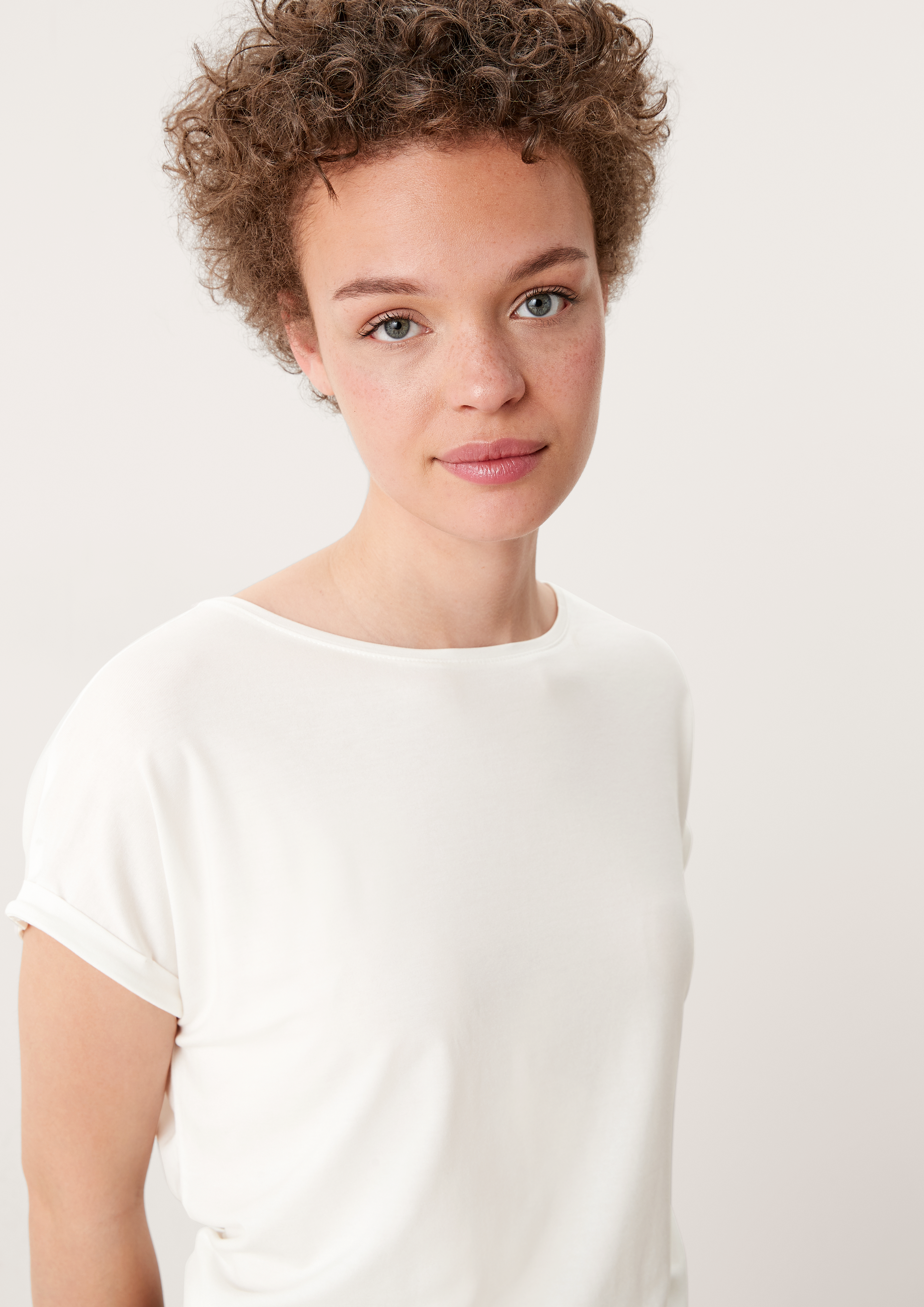 T-Shirt in 0200, 9400 & 9999