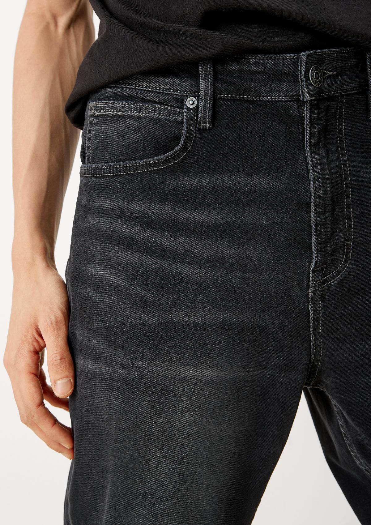 s.Oliver Loose: Tapered leg-Jeans