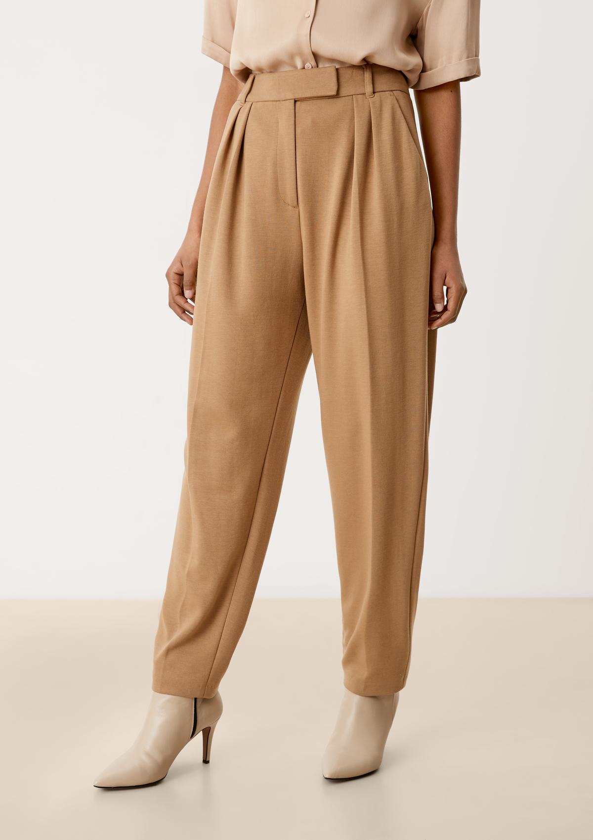 Regular: Trousers with waist pleats