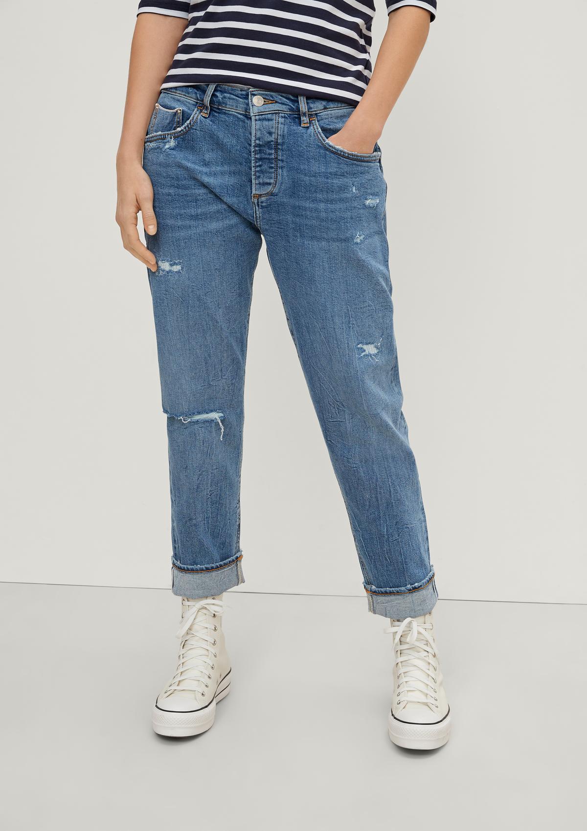 Regular: Jeans with distressed details