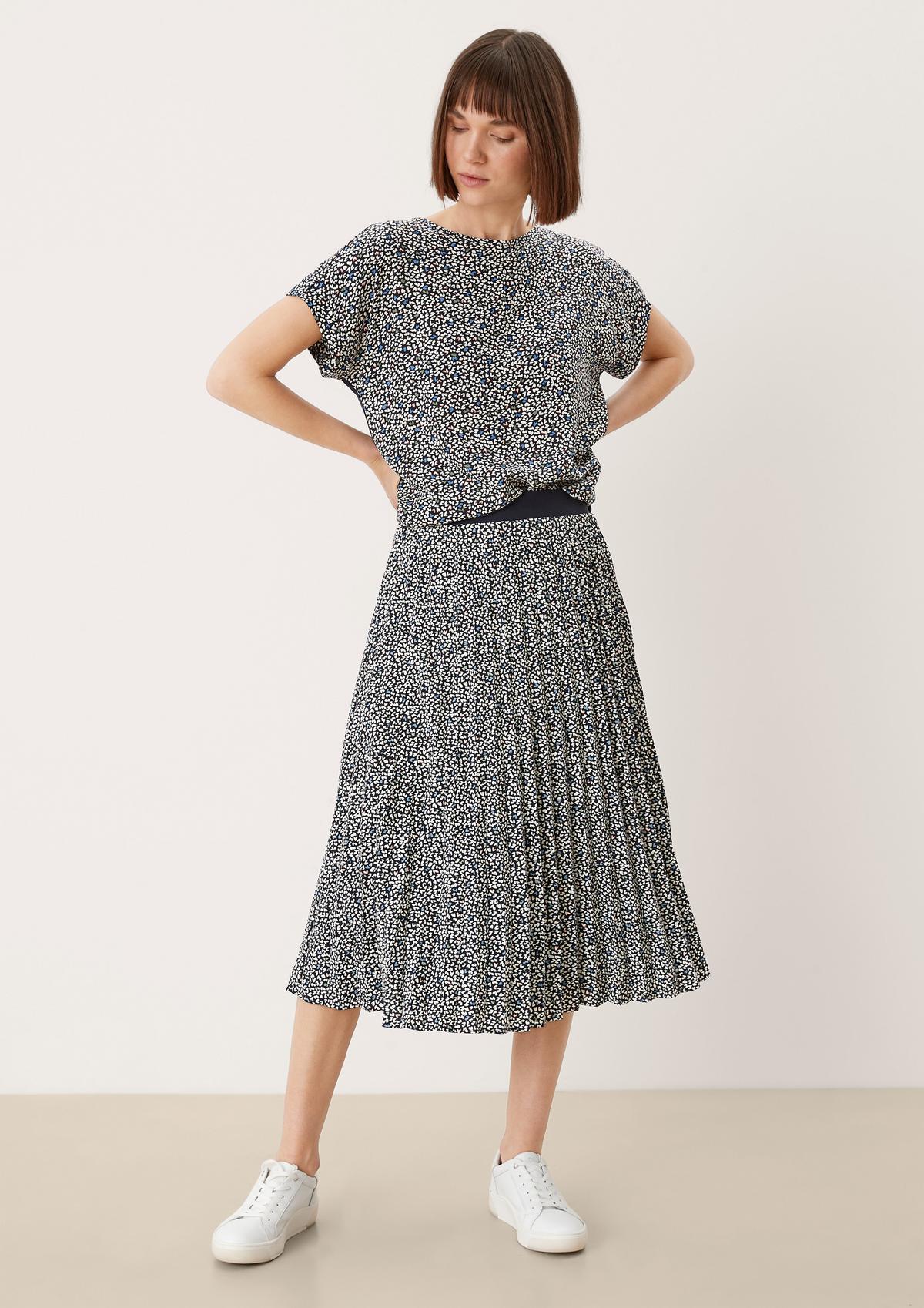 s.Oliver Pleated skirt with an all-over pattern