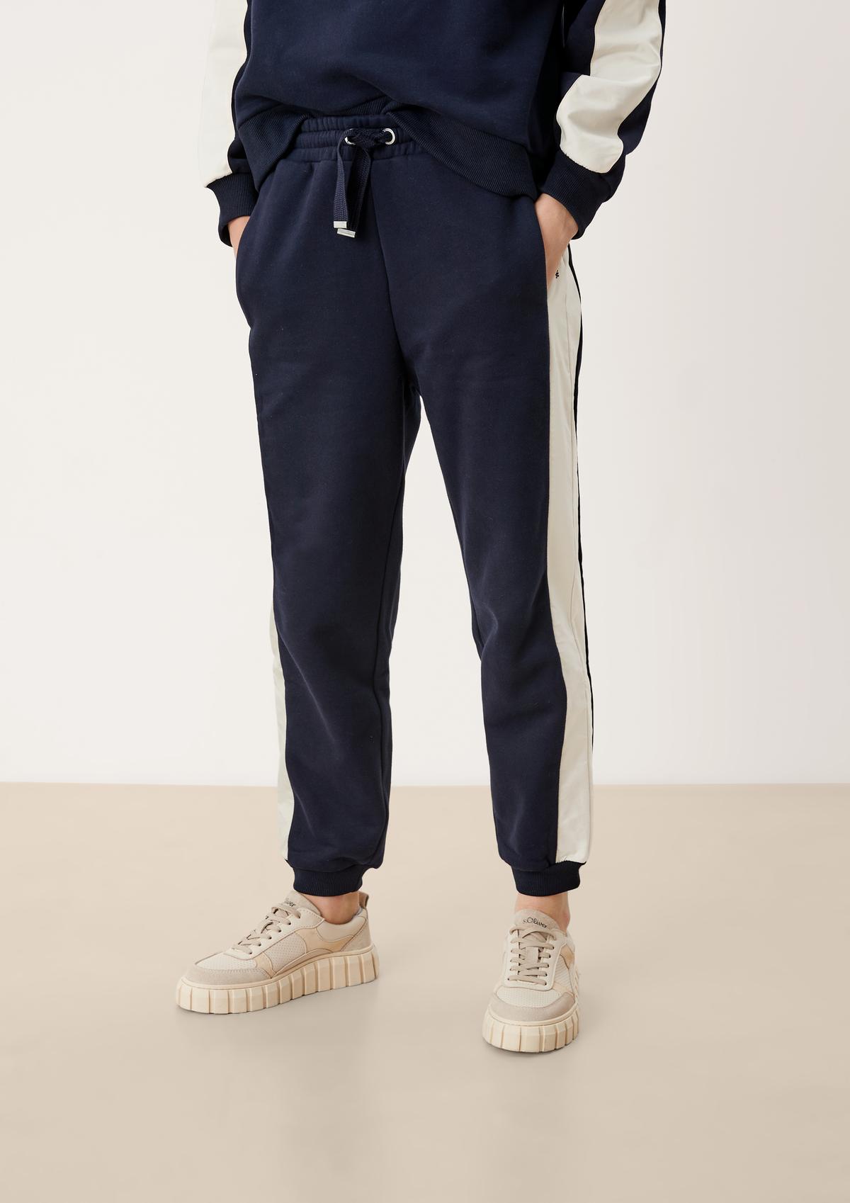 Tracksuit bottoms with contrasting stripes