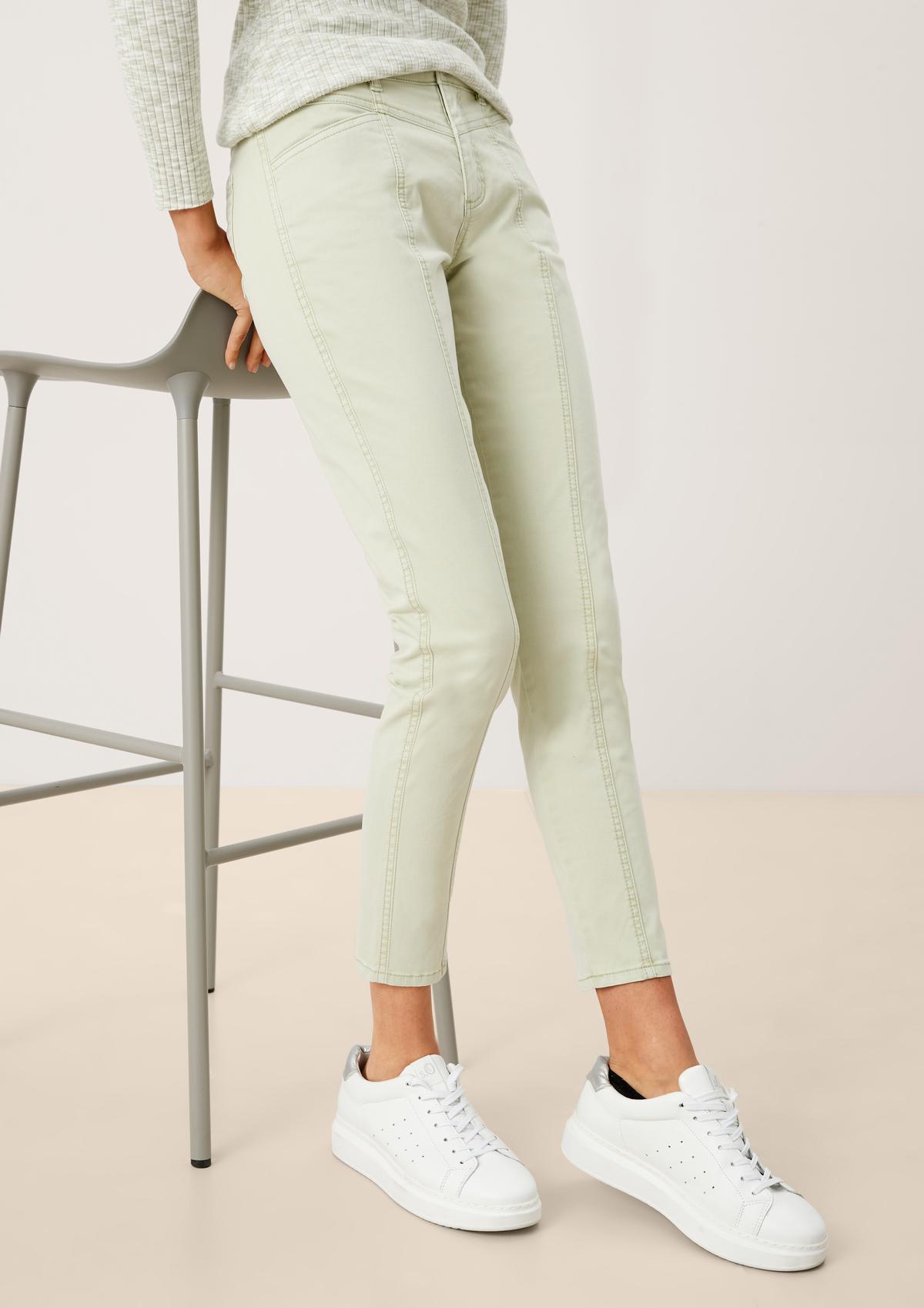 Slim: trousers with a front yoke