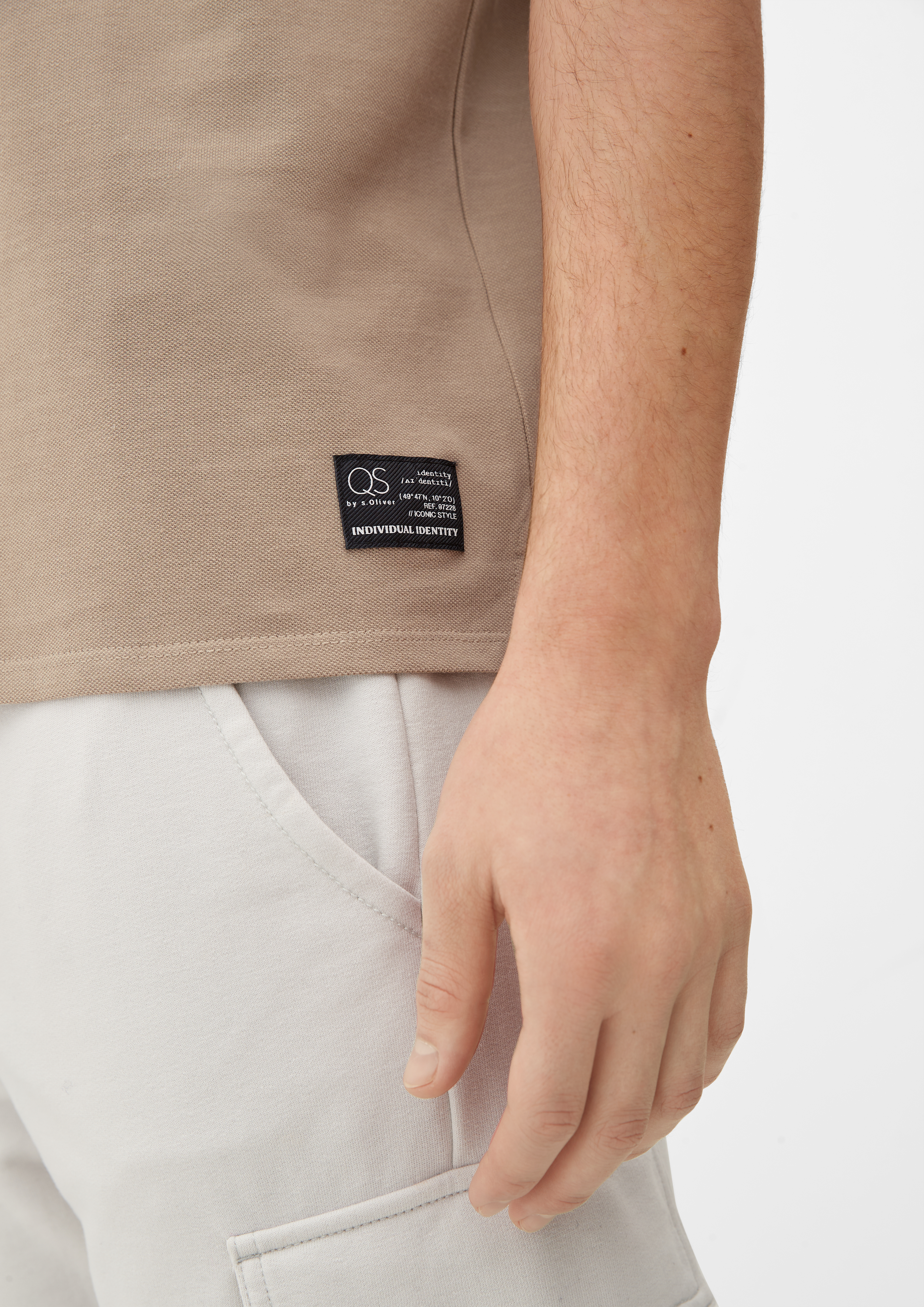 T-shirt in 8235, 0100, 9730, 9999 & 5978