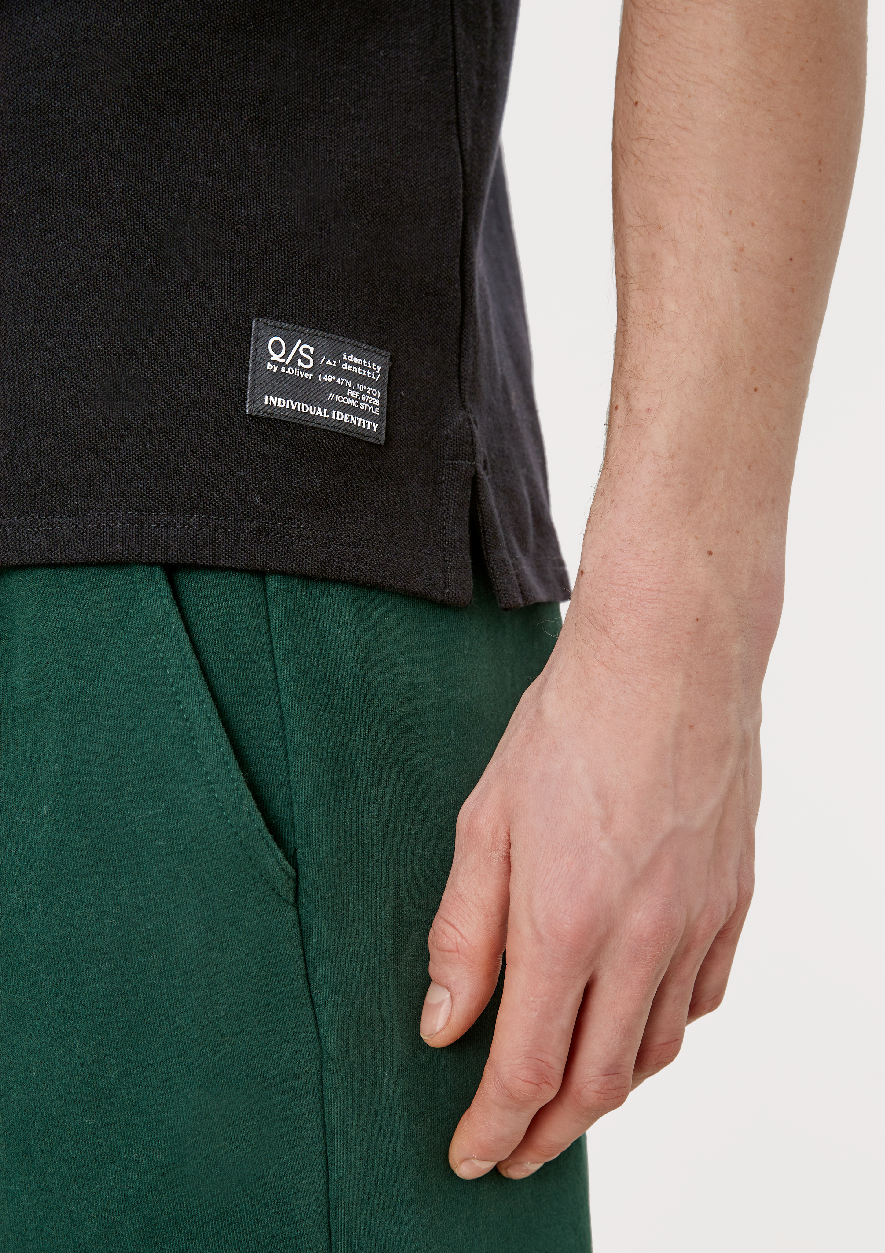 T-shirt in 9999, 0100, 9730 & 5978