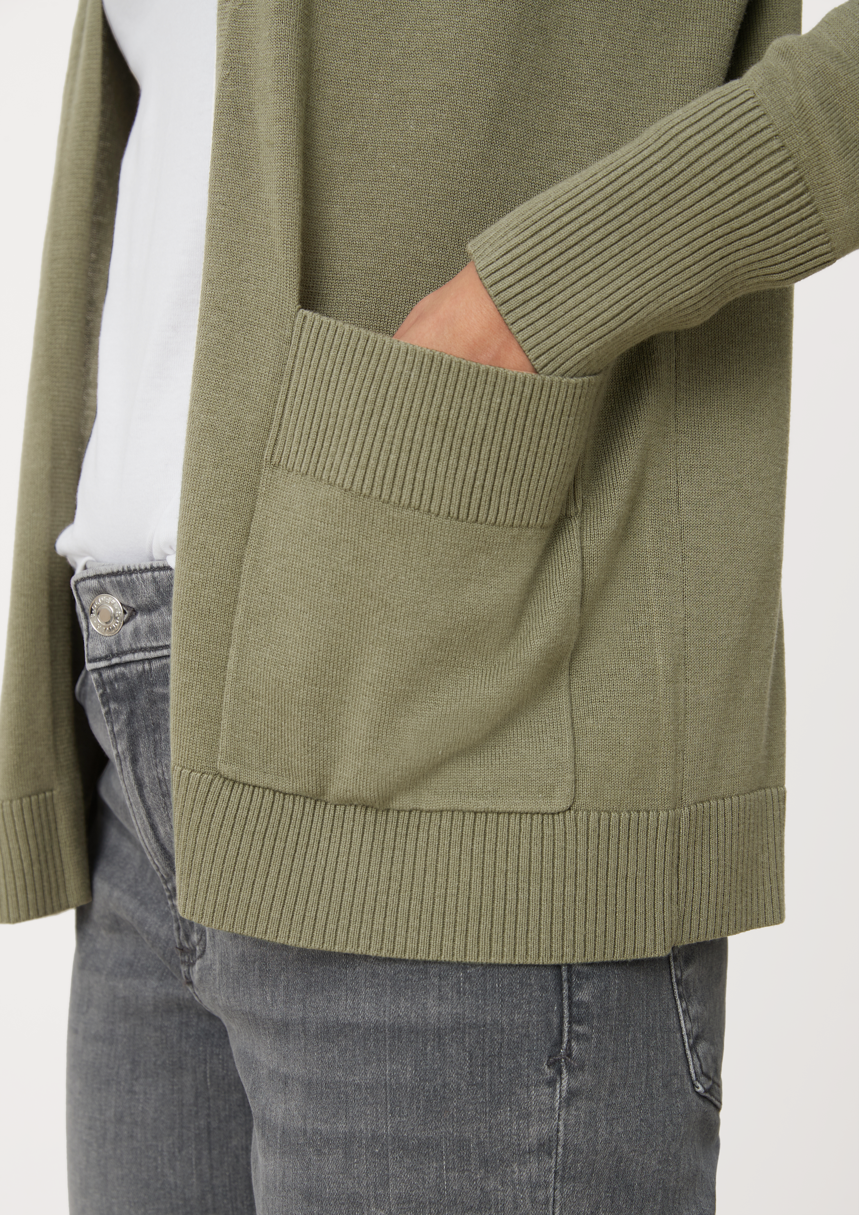 Cardigan in 7928, 9999, 5959 & 83W0