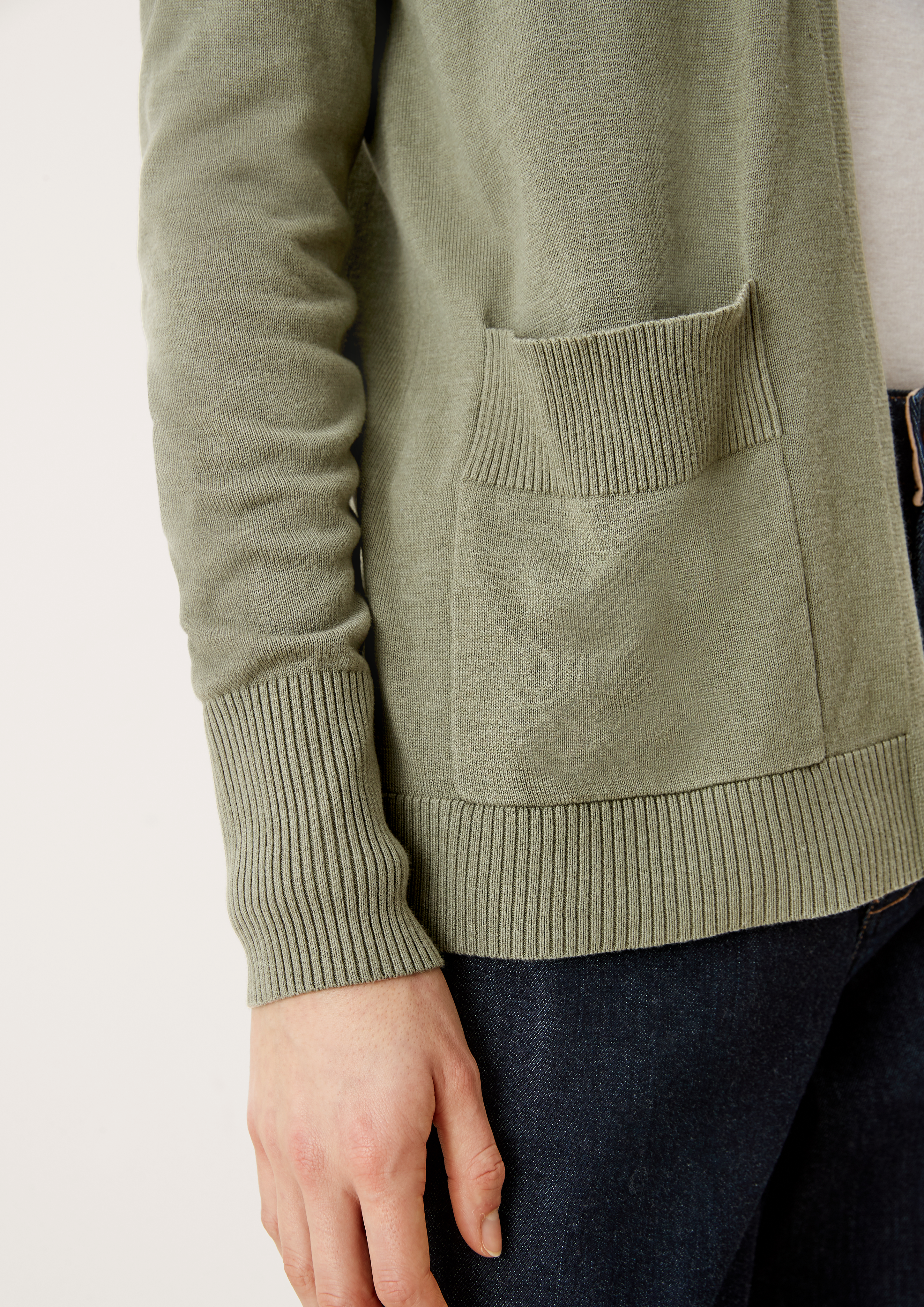 Cardigan in 7928, 9999, 5959 & 83W0