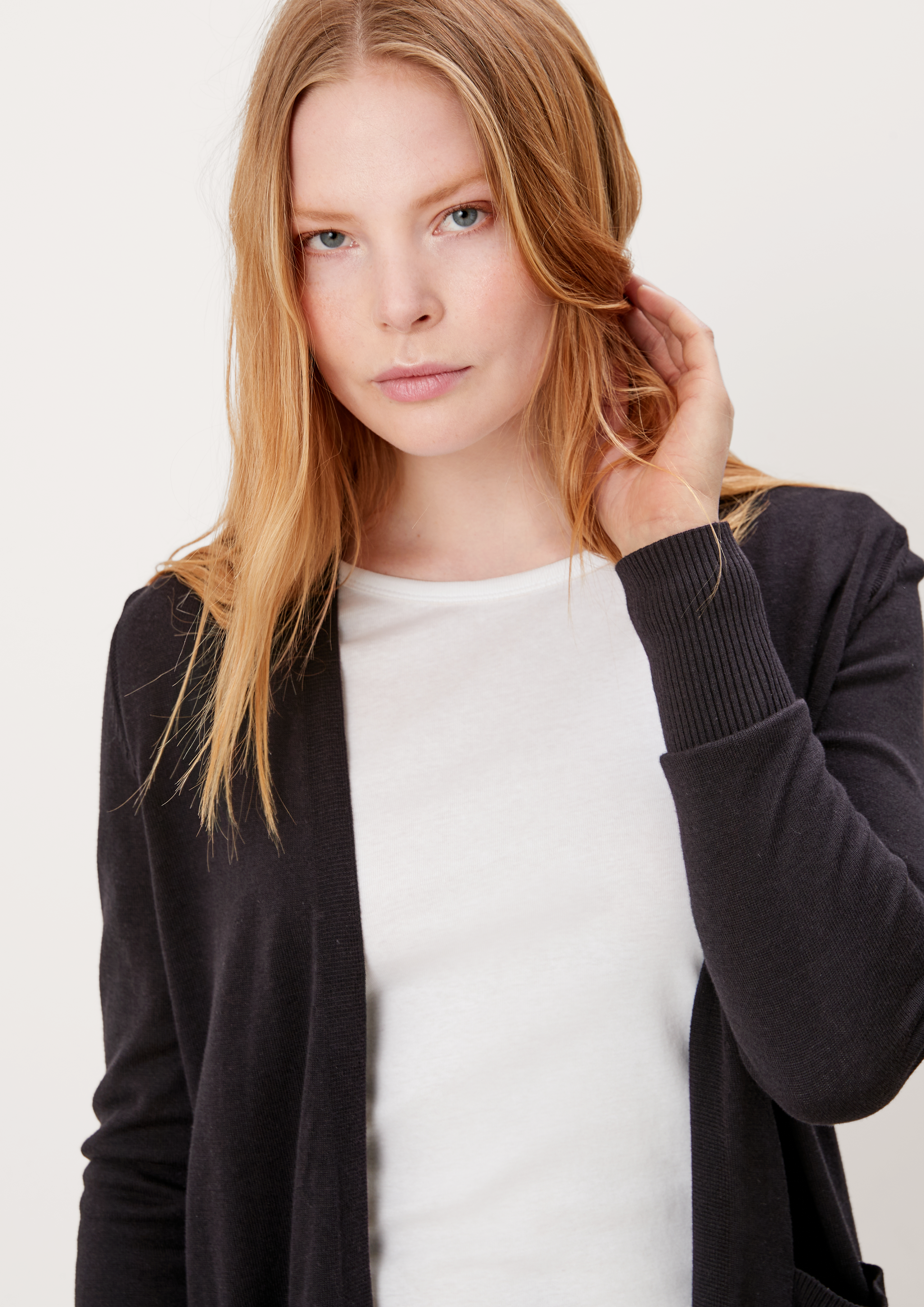 Cardigan in 9999, 7928, 5959 & 83W0