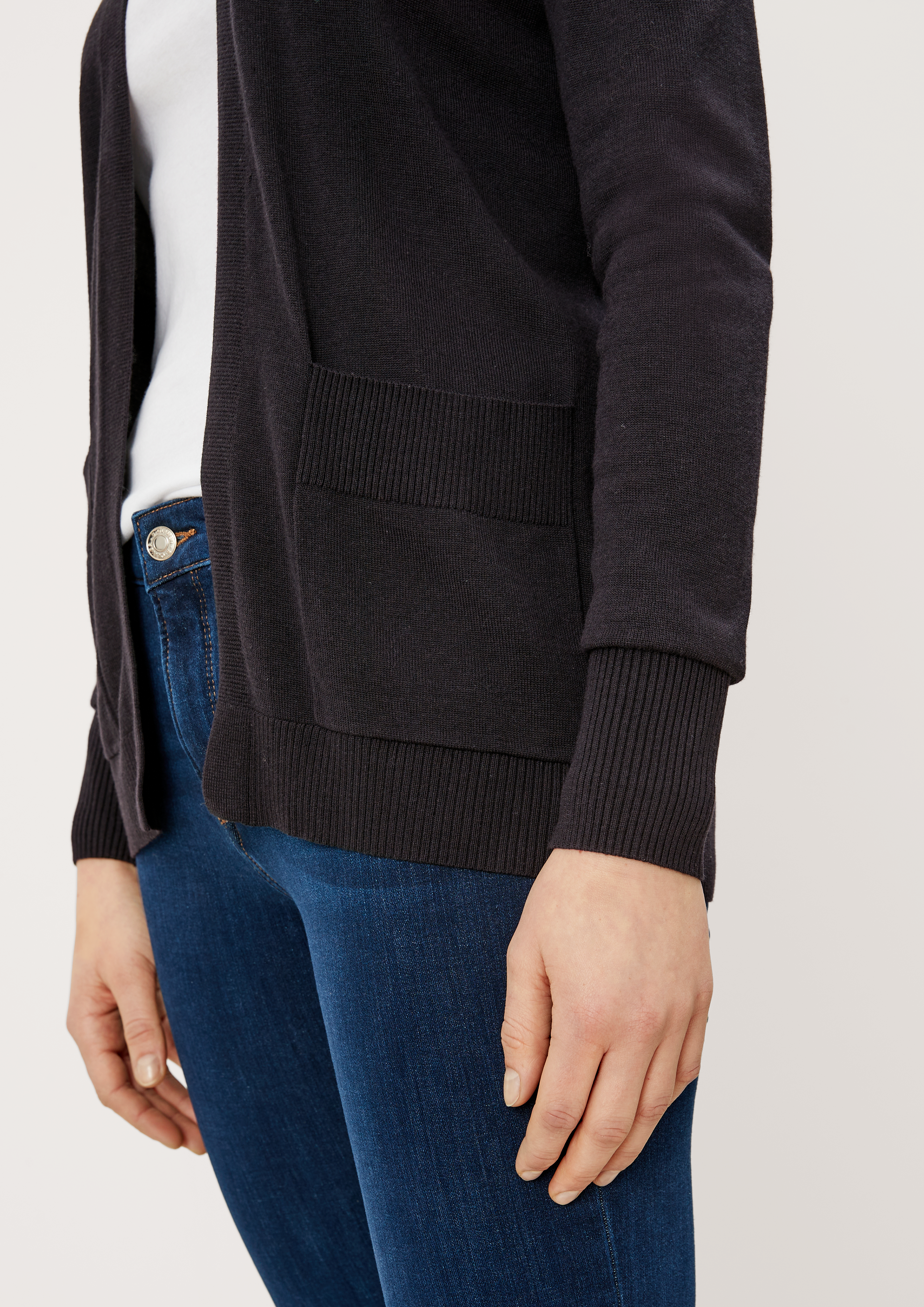 Cardigan in 9999, 7928, 5959 & 83W0