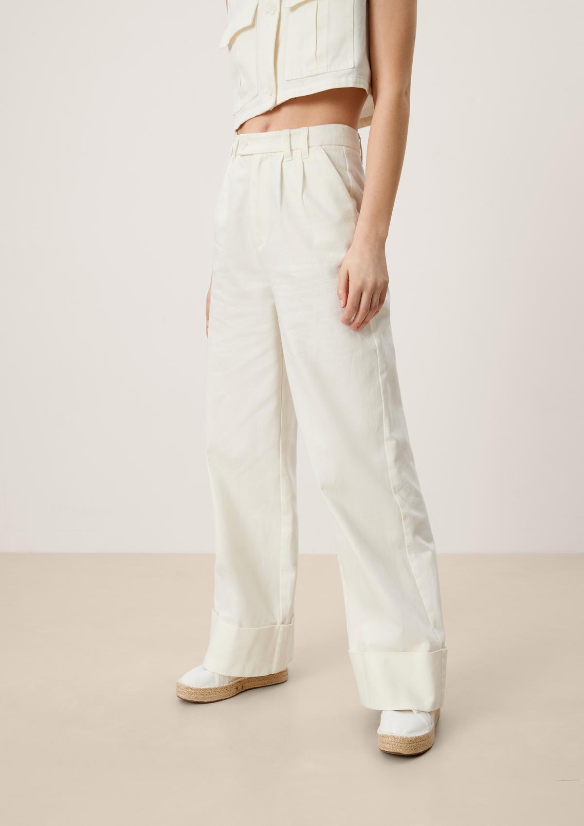 Slim: trousers with a flared leg