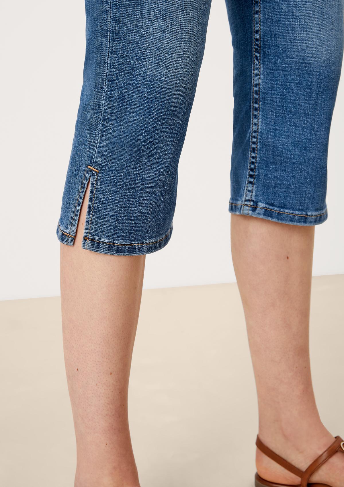 s.Oliver Capri-Jeans Betsy / Slim Fit / Mid Rise / Skinny Leg / geschlitzter Saum