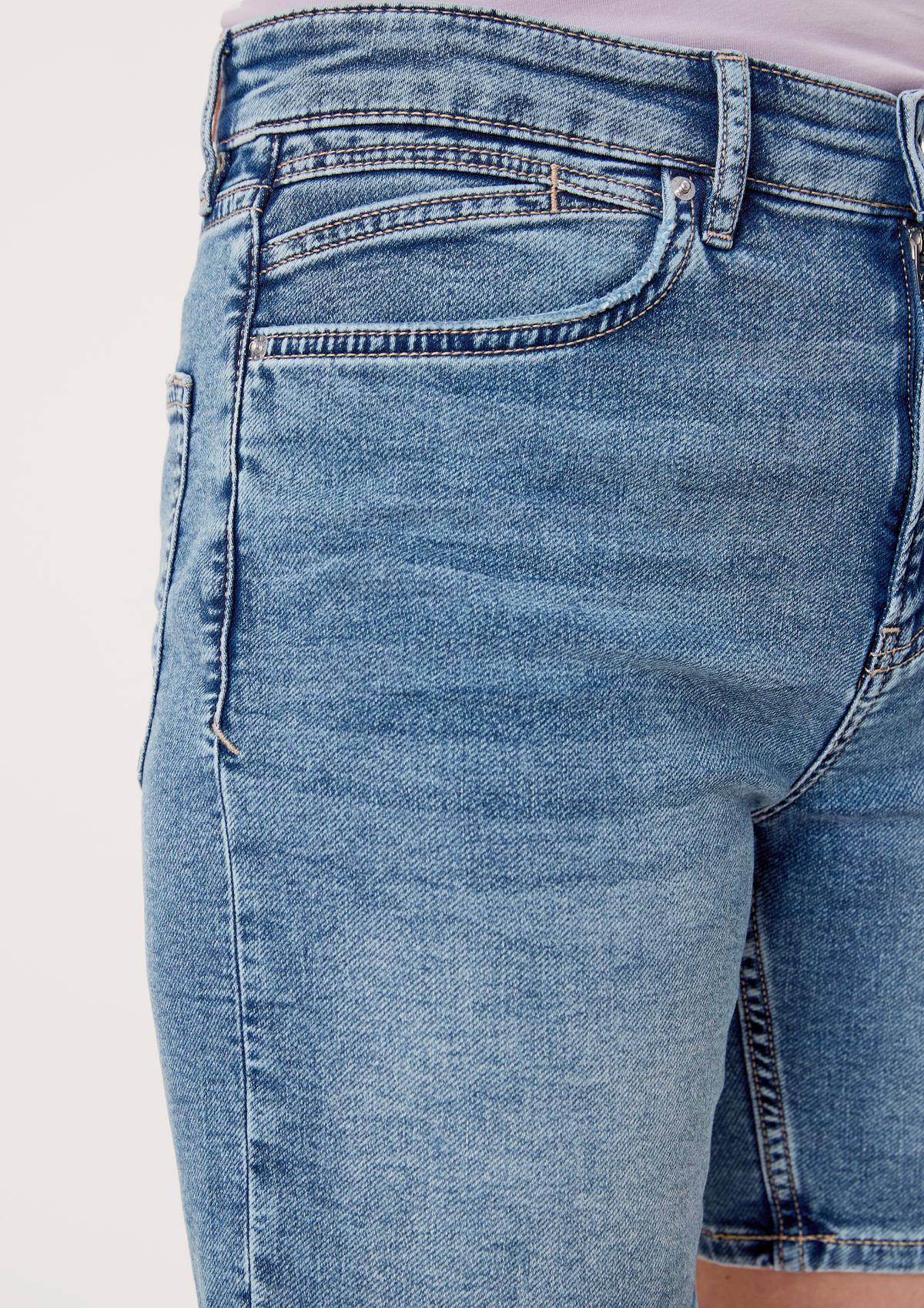 s.Oliver Boyfriend: džínsové šortky s vypratým efektom