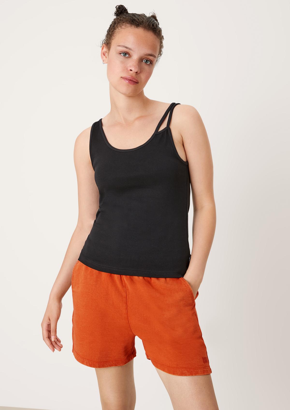 Regular fit: shorts with an elasticated waistband