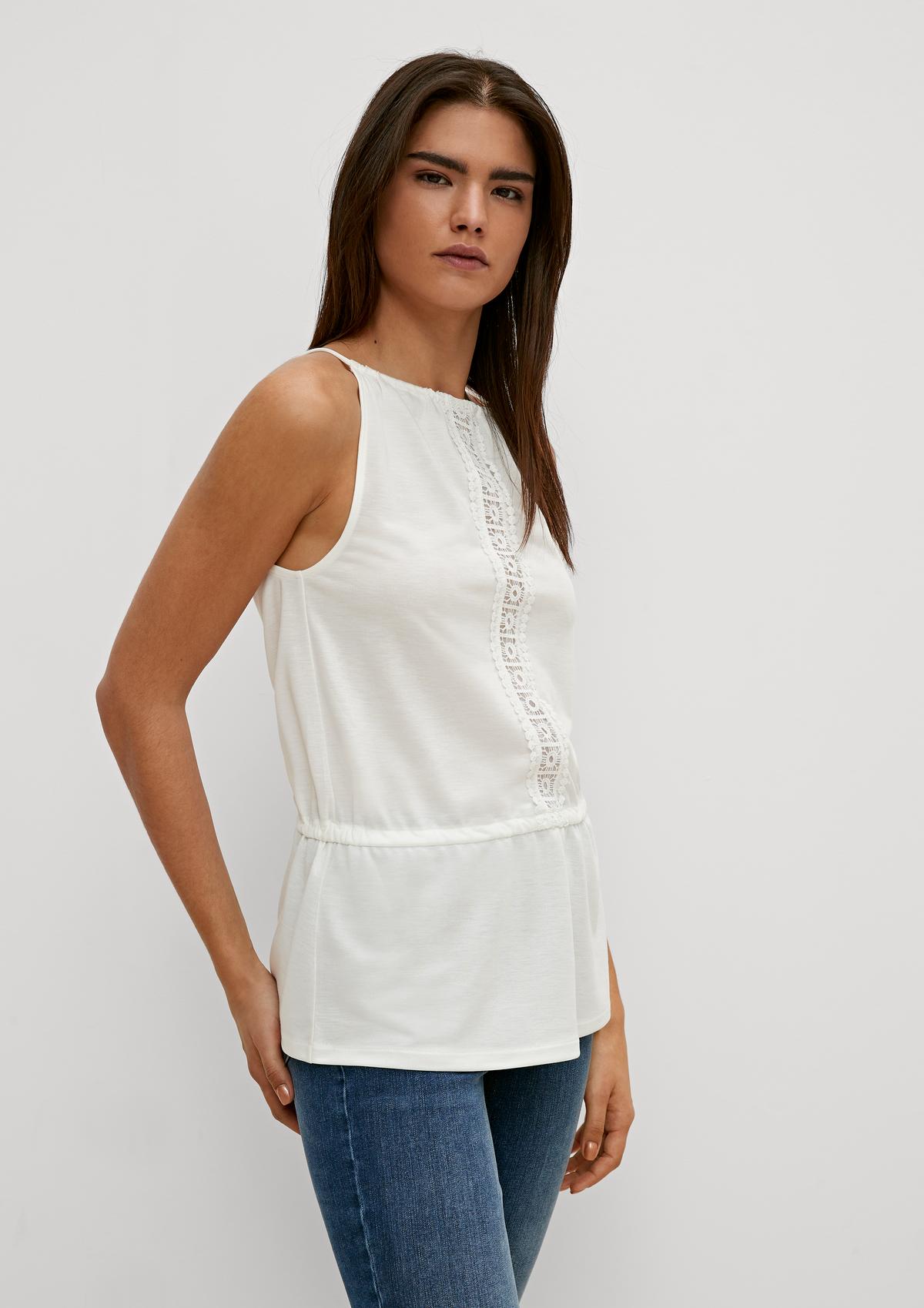 comma Top with lace details