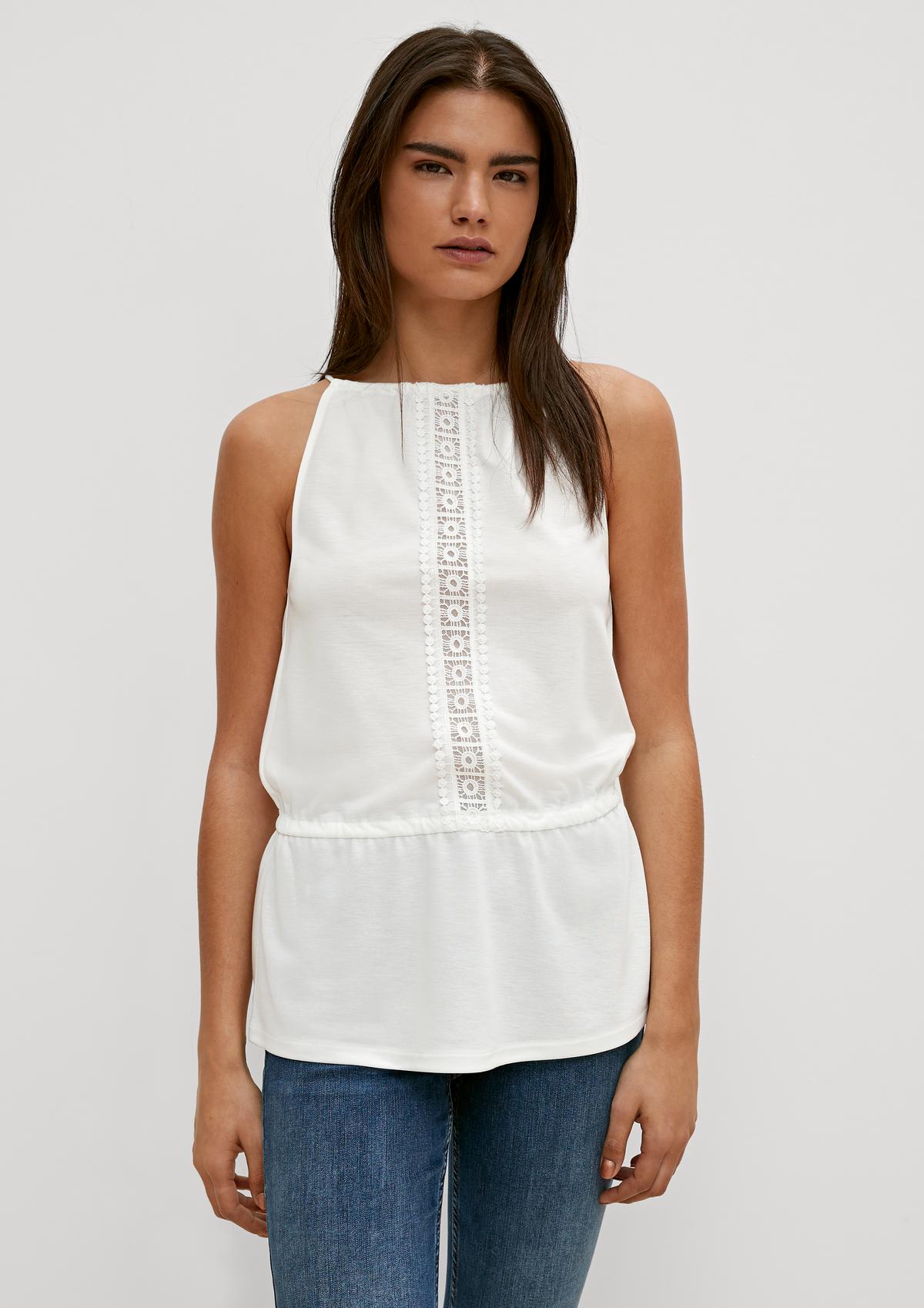 comma Top with lace details