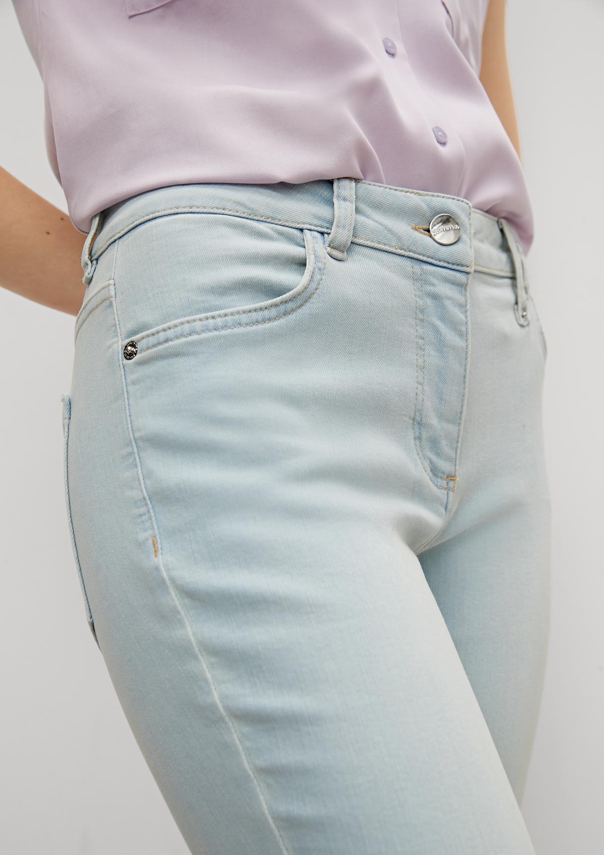 comma Slim: Jeans mit dezenter Waschung