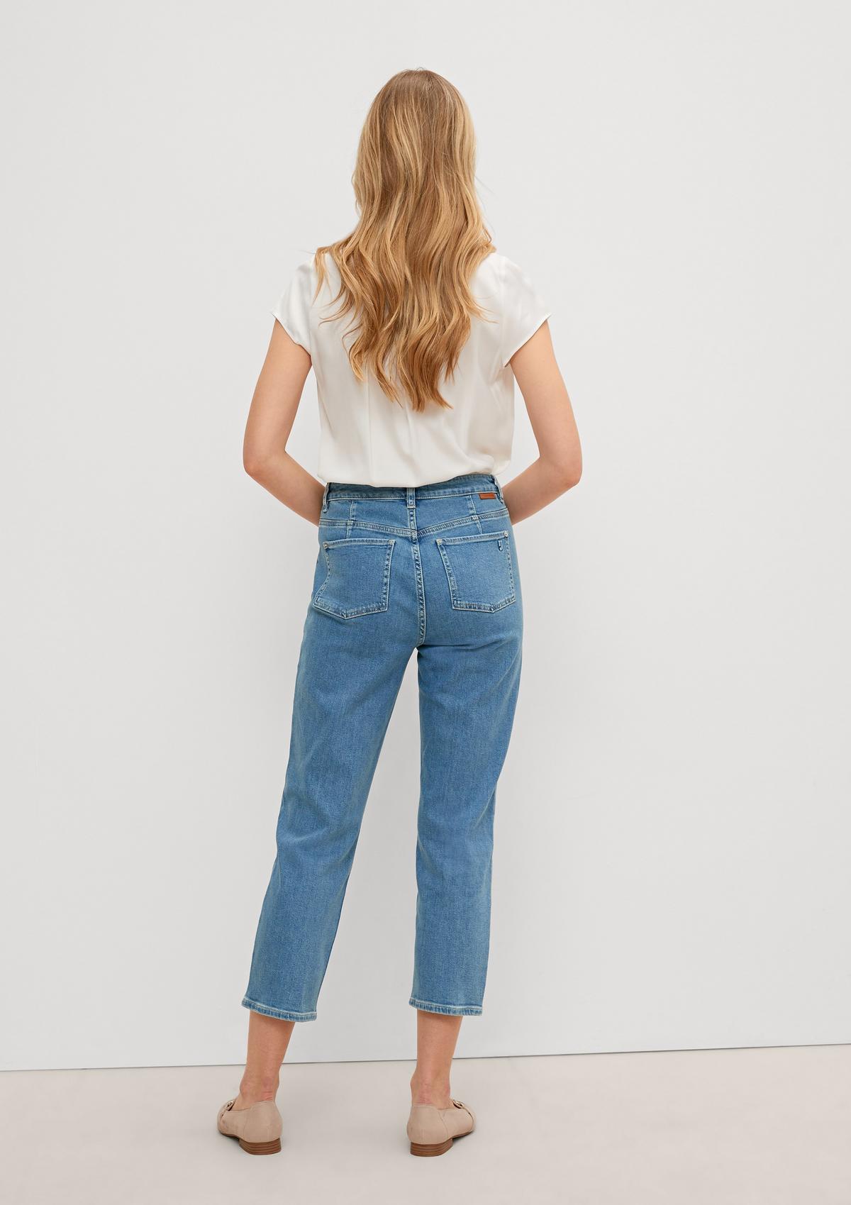 comma Regular: Jeans mit Sattelbund
