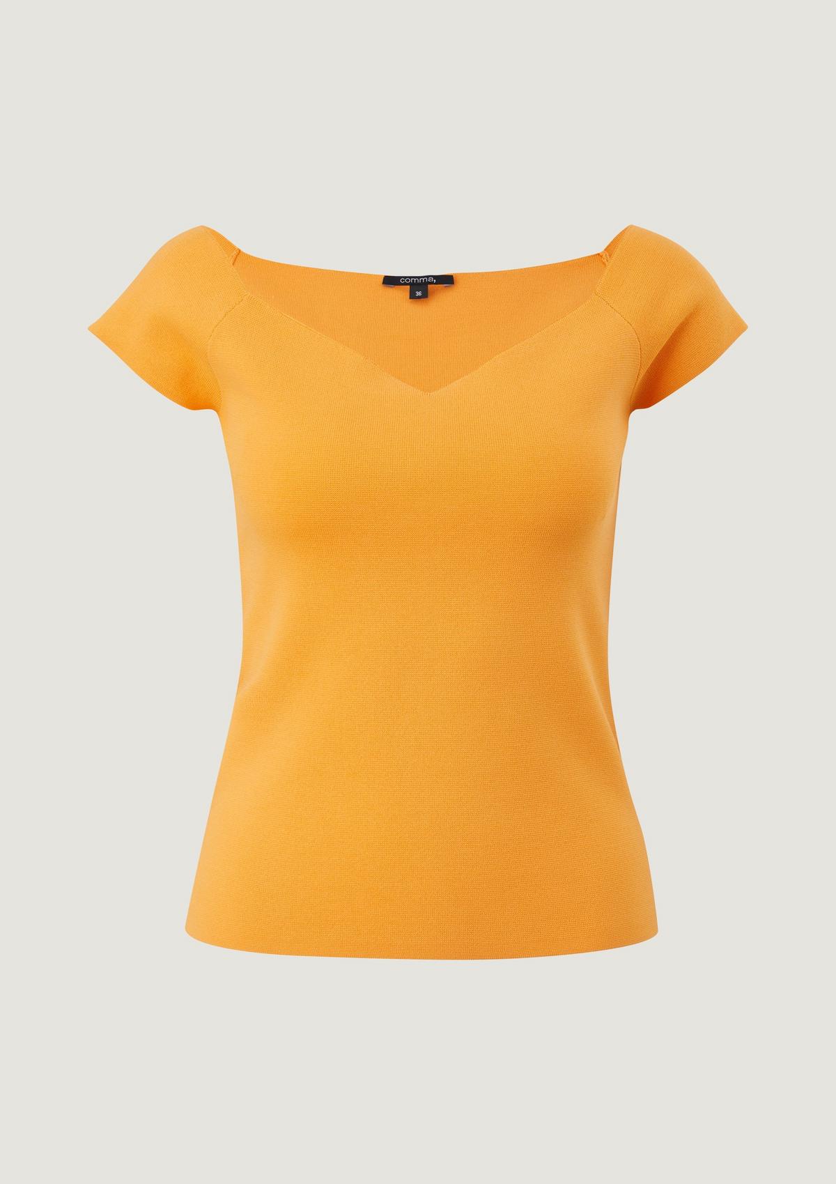 comma Top with a heart neckline