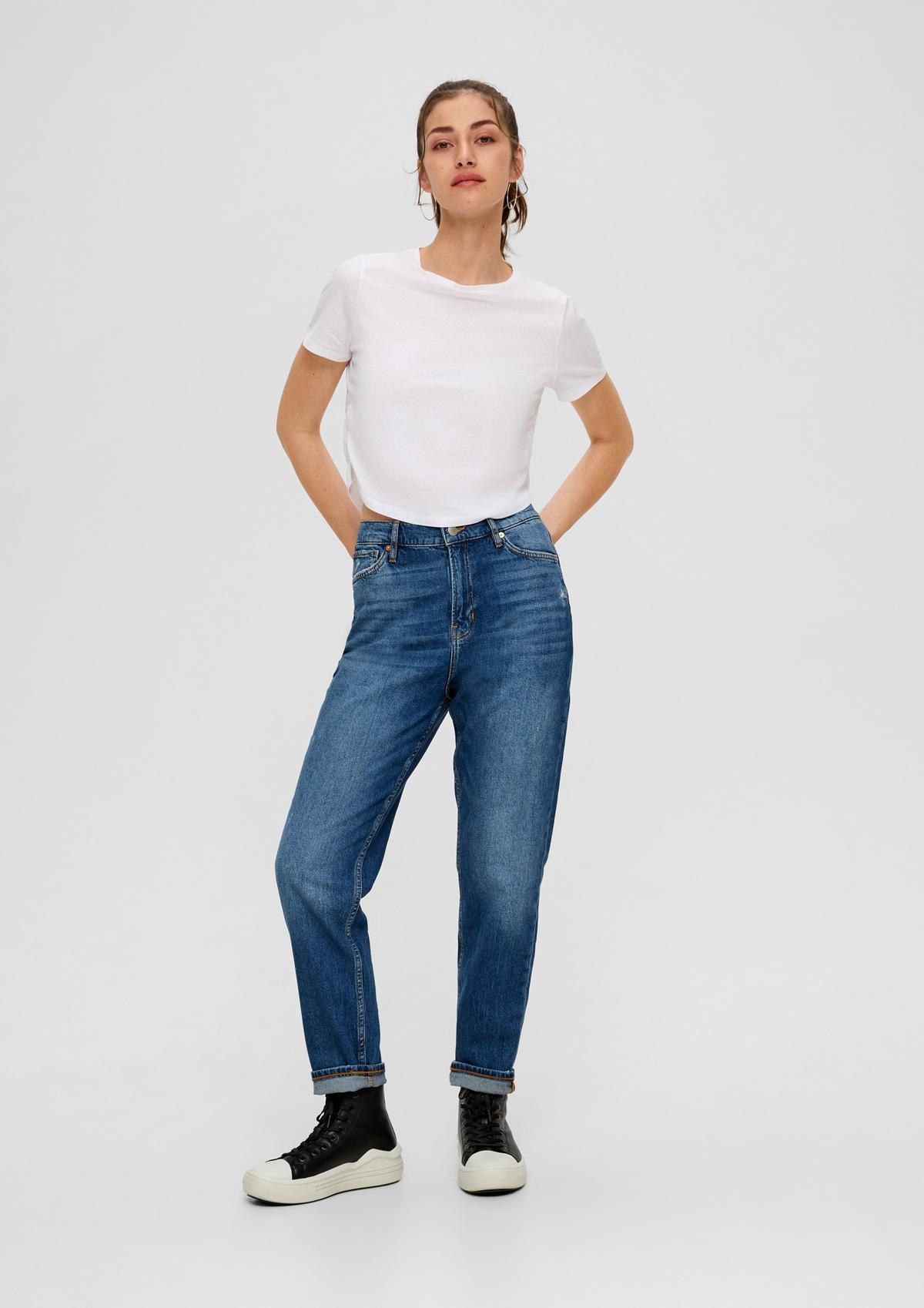 Slim fit: ankle-length mom jeans