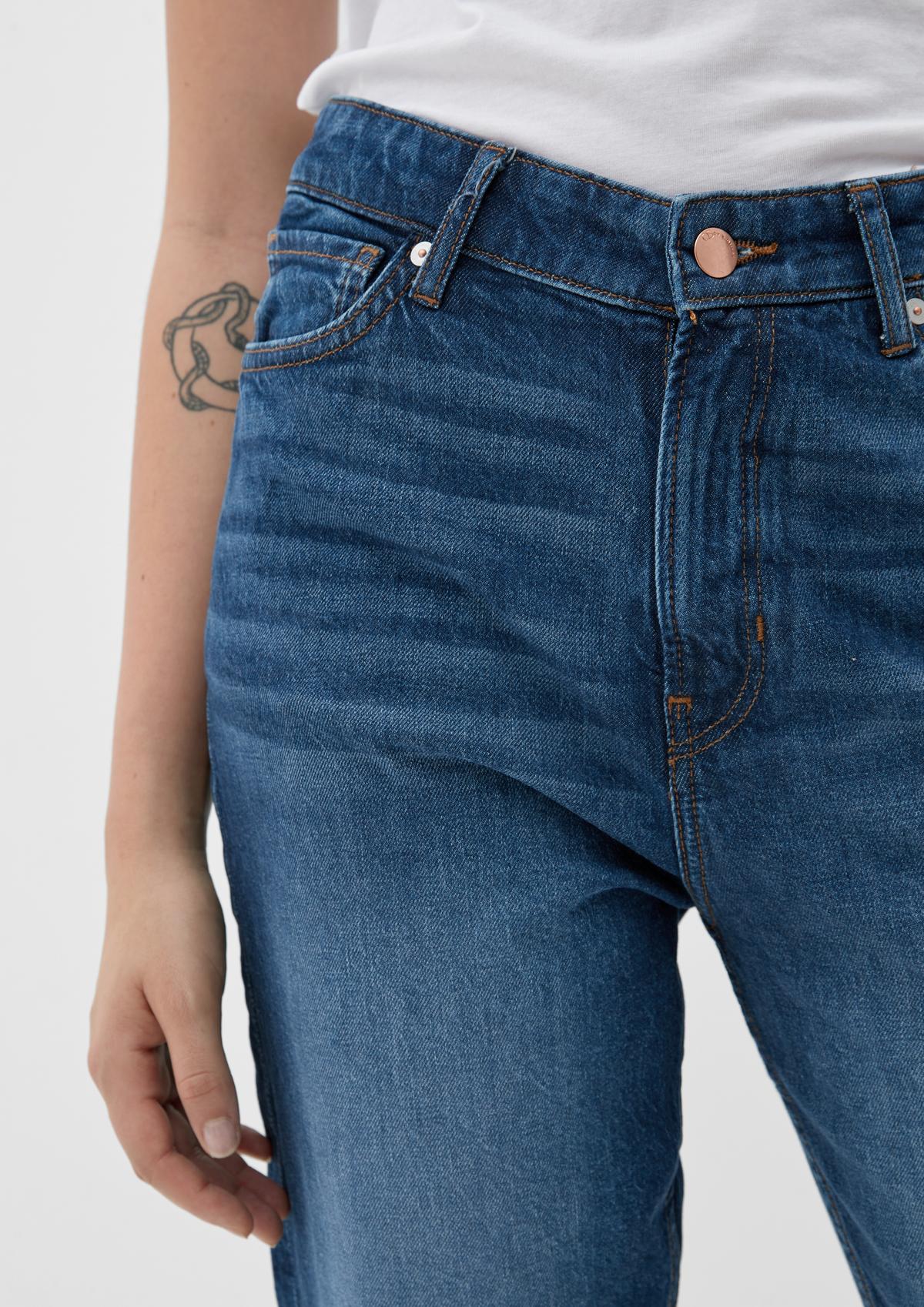 s.Oliver Slim: džínsy v „mom“ štýle v dĺžke po členky