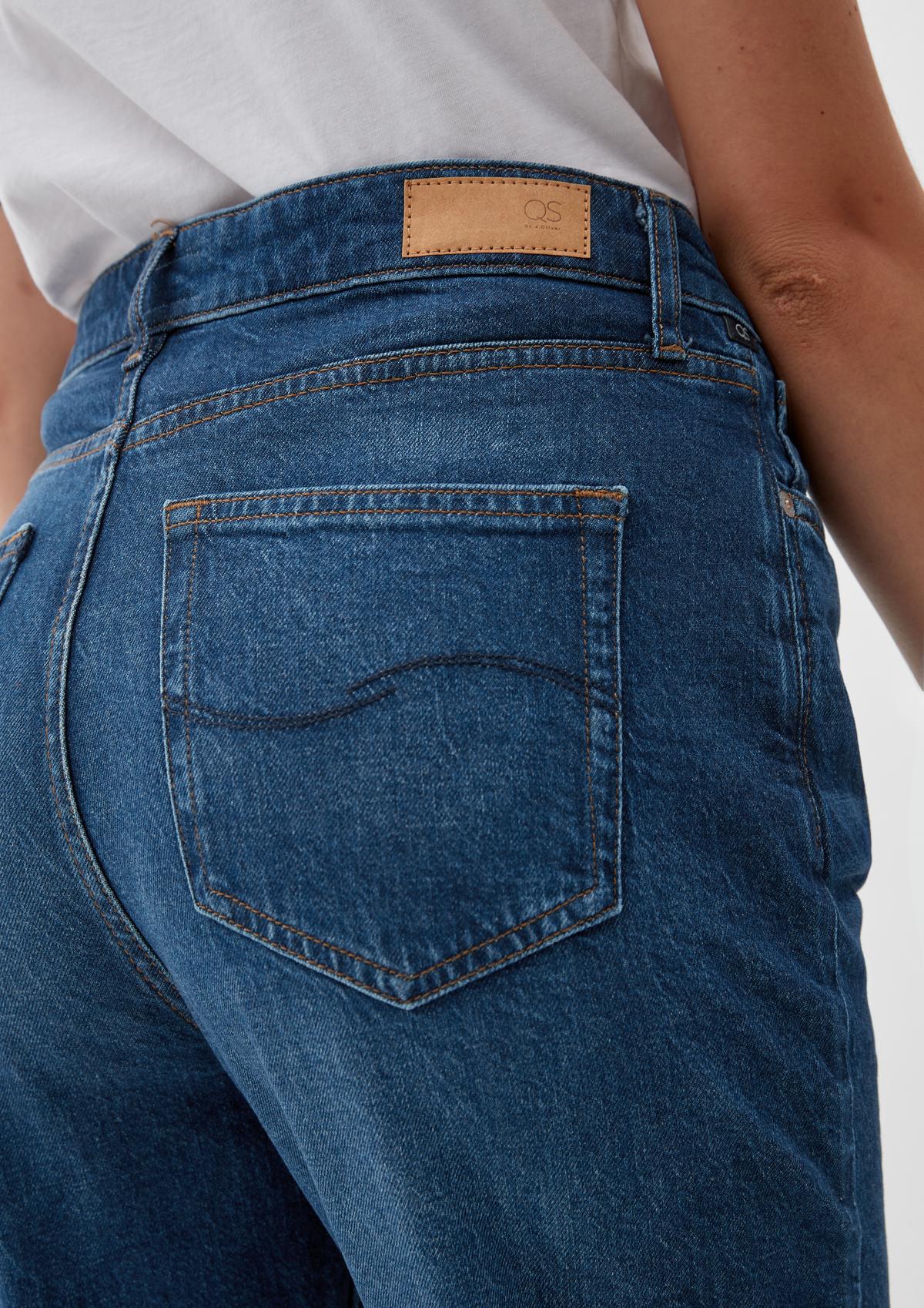 s.Oliver Slim: džínsy v „mom“ štýle v dĺžke po členky