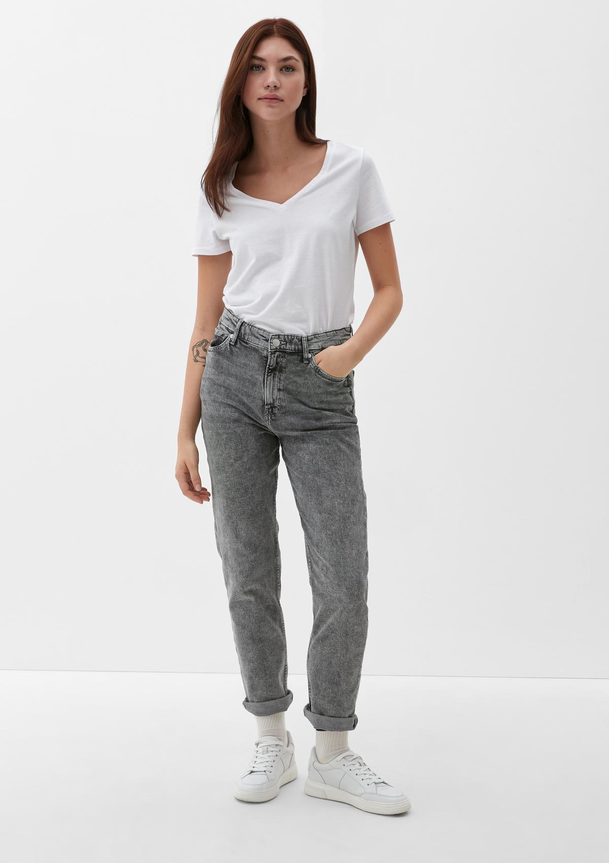 Slim fit: ankle-length mom jeans